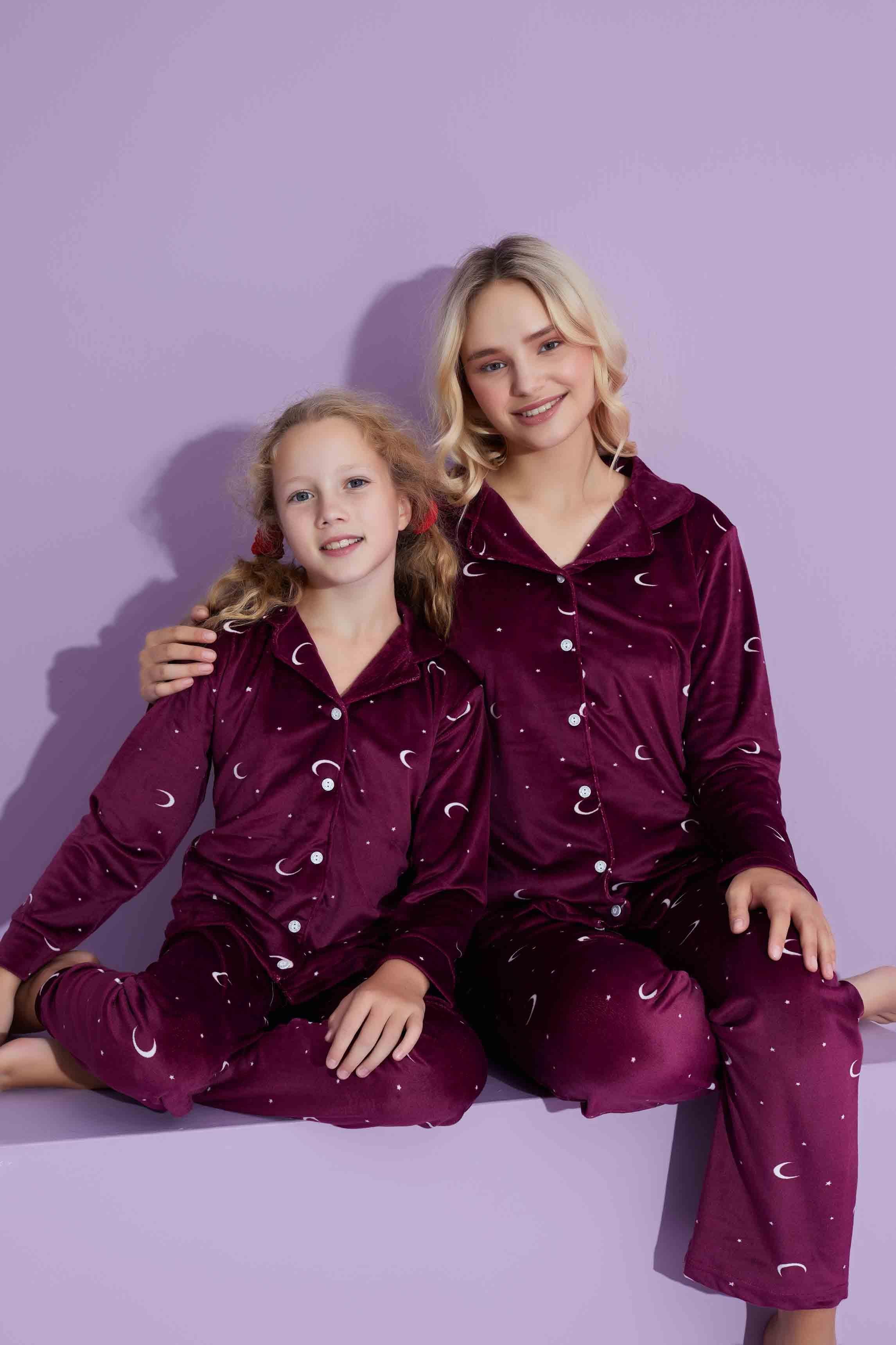 Yeni Sezon Ay Desenli Trend Model Kadife Anne/Kız Çocuk Pijama Takımı 2800-Vişne Çürüğü Ay
