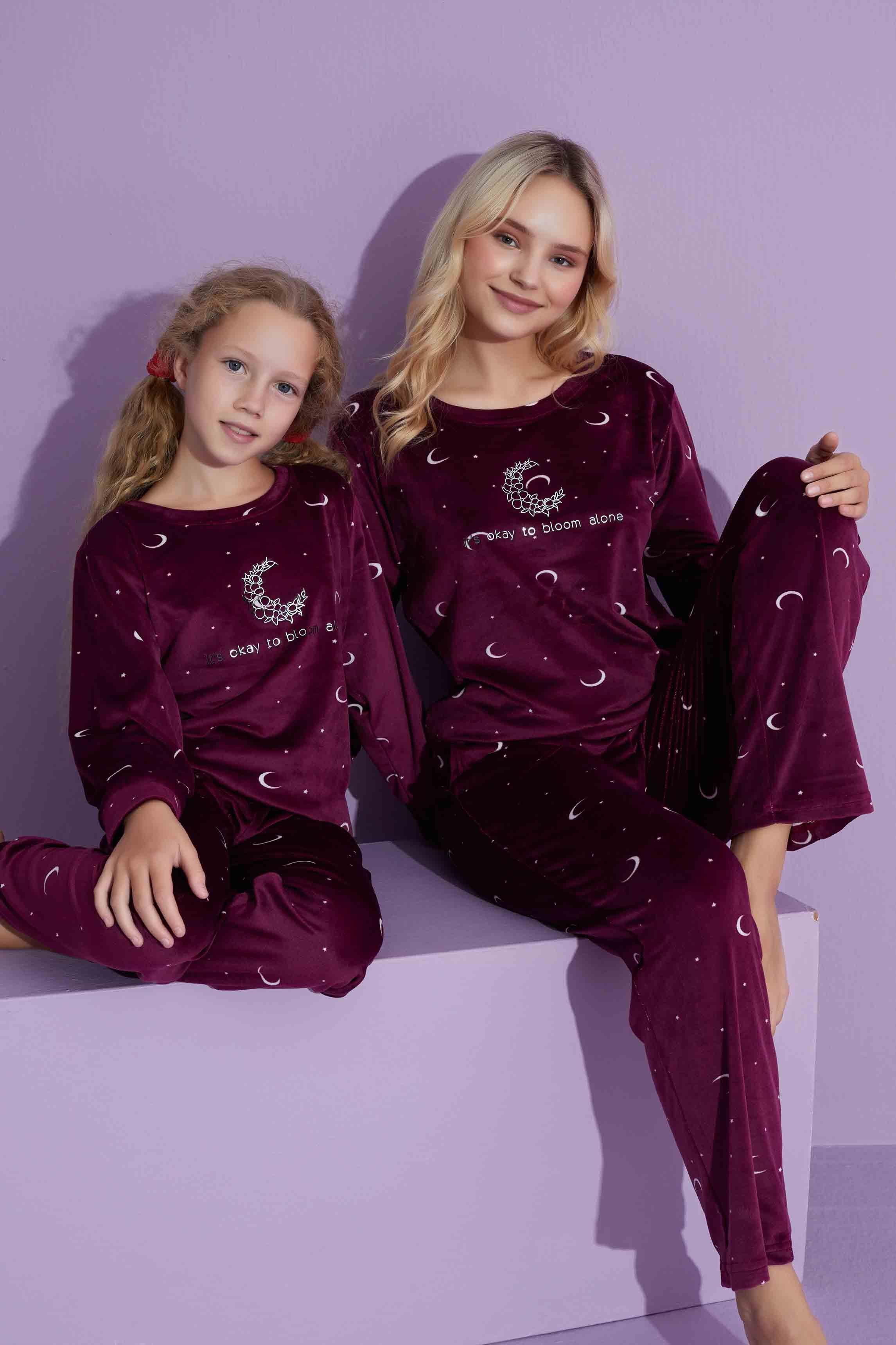 Yeni Sezon Ay Desenli Trend Model Kadife Anne/Kız Çocuk Pijama Takımı 2776-Vişne Çürüğü