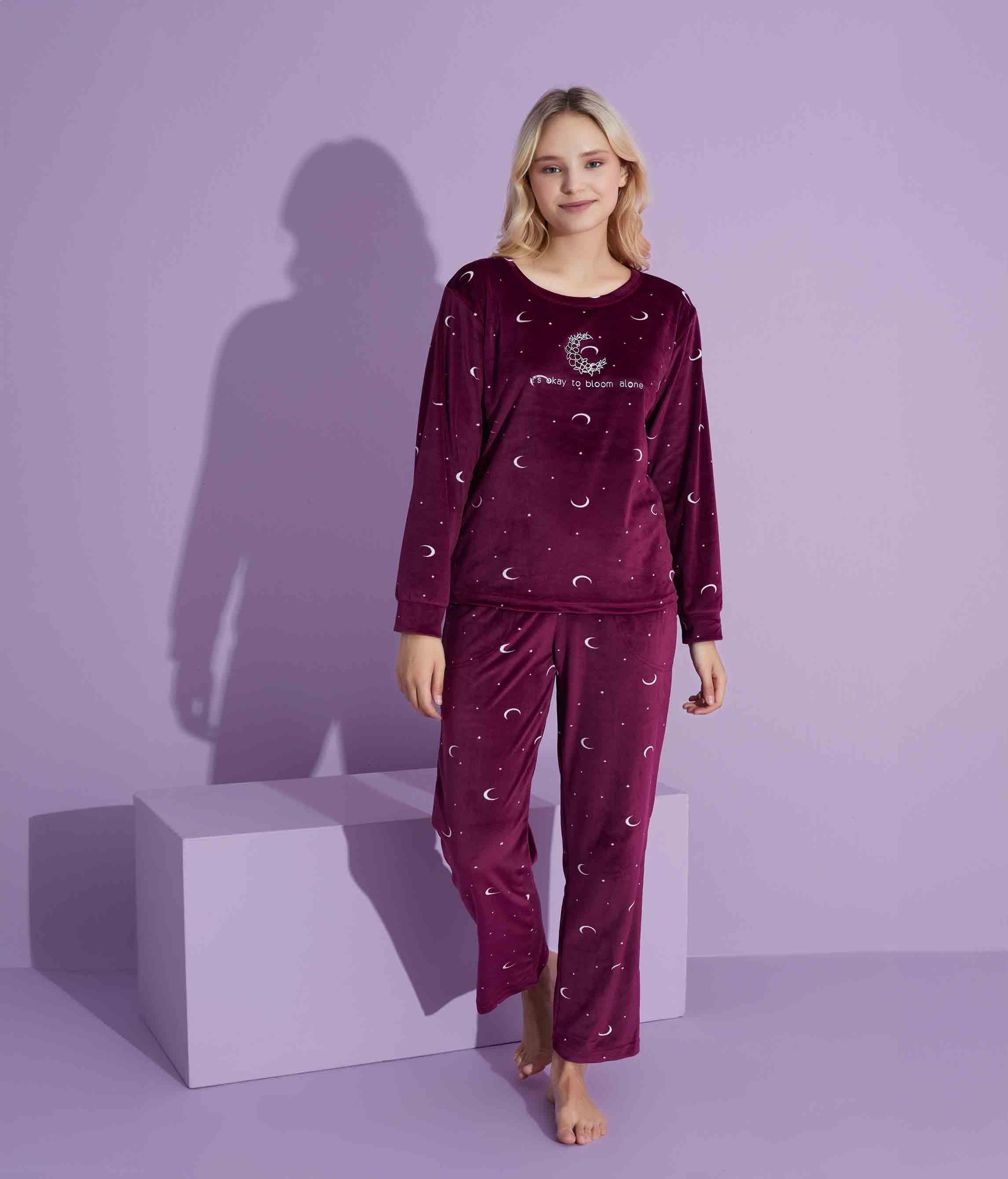 Yeni Sezon Ay Desenli Trend Model Kadife Anne/Kız Çocuk Pijama Takımı 2776-Vişne Çürüğü
