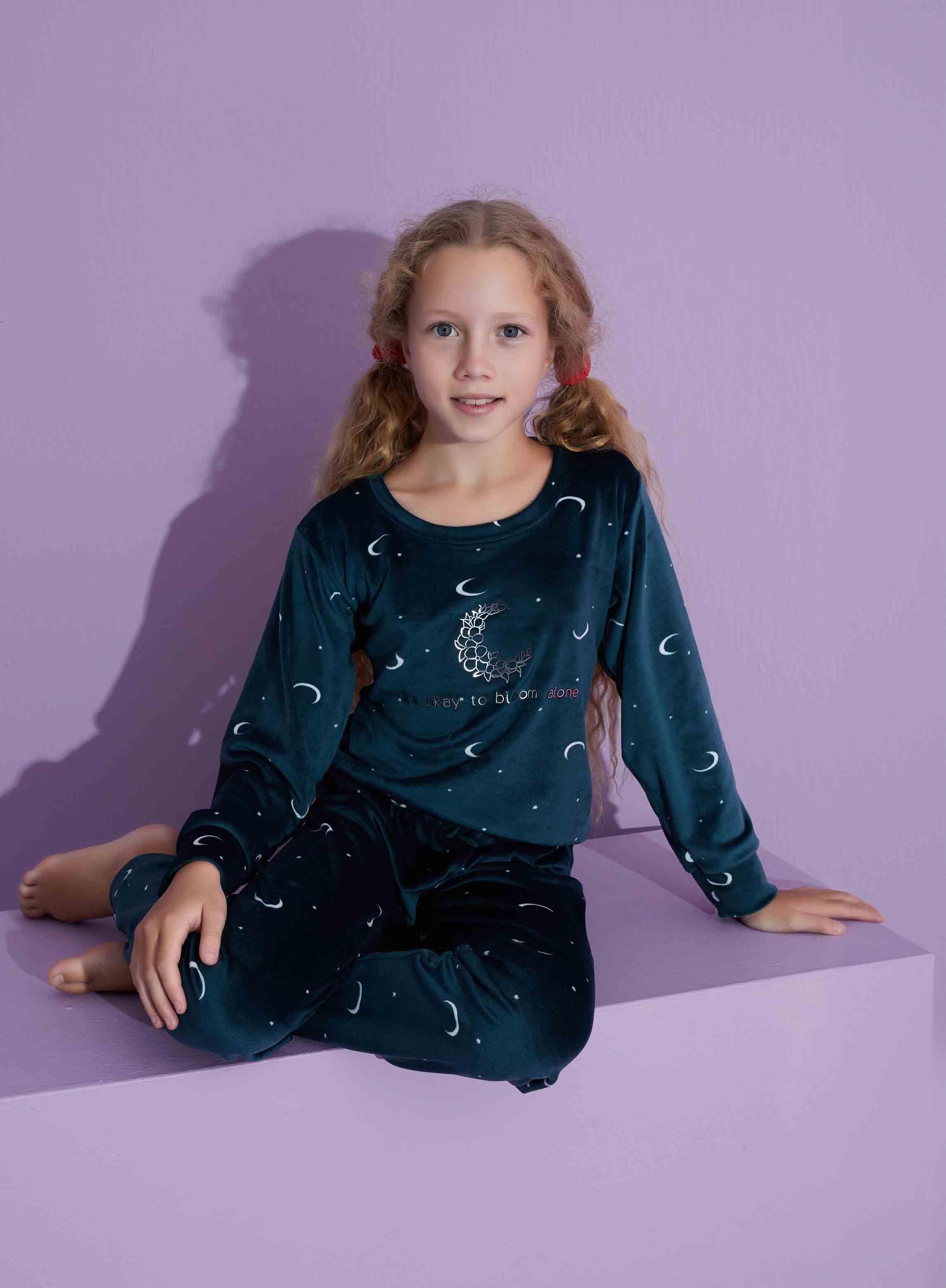 Yeni Sezon Ay Desenli Trend Model Kadife Anne/Kız Çocuk Pijama Takımı 2776-Zümrüt Yeşili