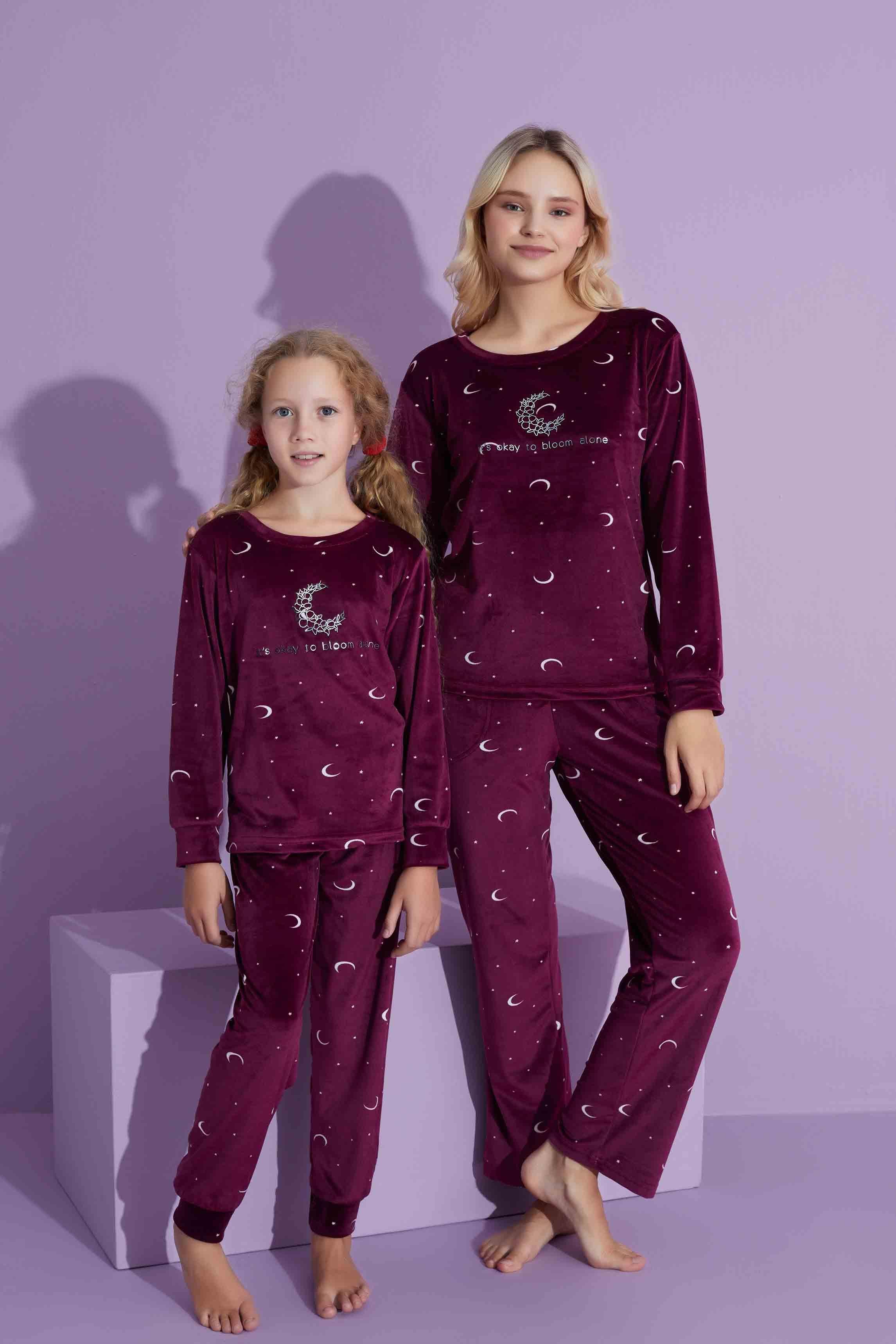 Yeni Sezon Ay Desenli Trend Model Kadife Anne/Kız Çocuk Pijama Takımı 2776-Vişne Çürüğü