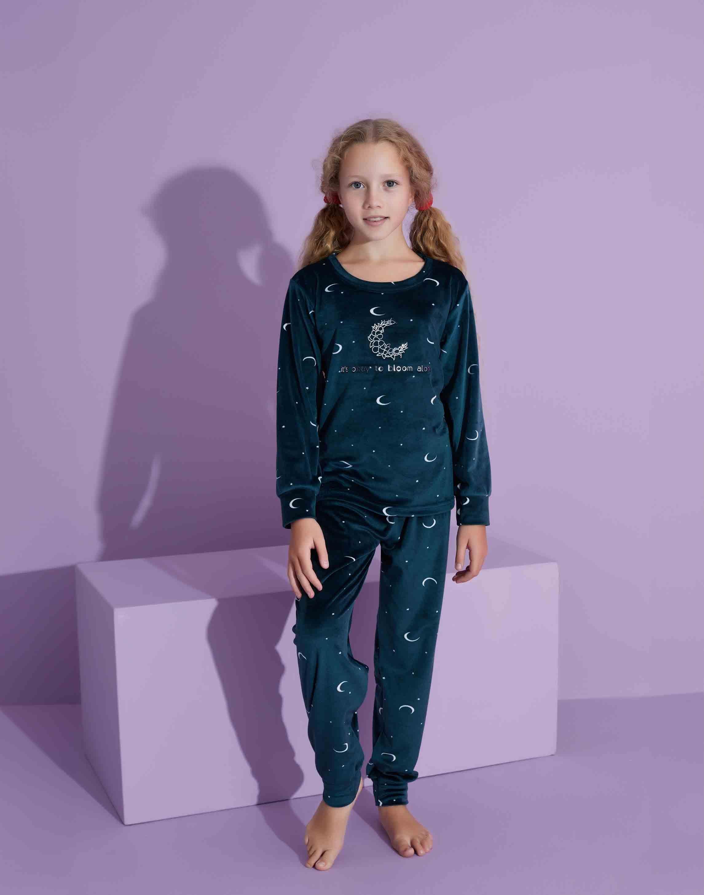 Yeni Sezon Ay Desenli Trend Model Kadife Anne/Kız Çocuk Pijama Takımı 2776-Zümrüt Yeşili