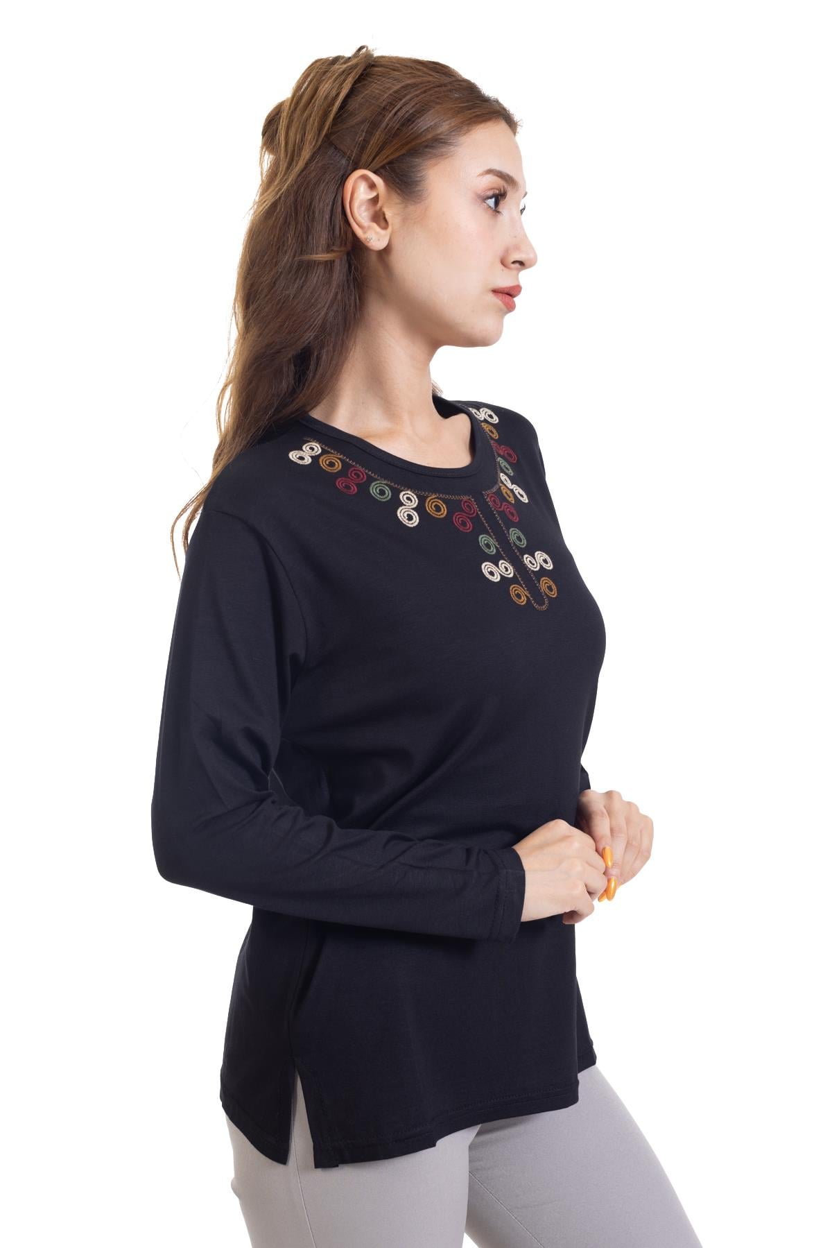 Yeni Sezon Kadın Orta Yaş ve Üzeri Uzun Kollu Nakış İşlemeli Likralı Anne Penye Bluz 6355