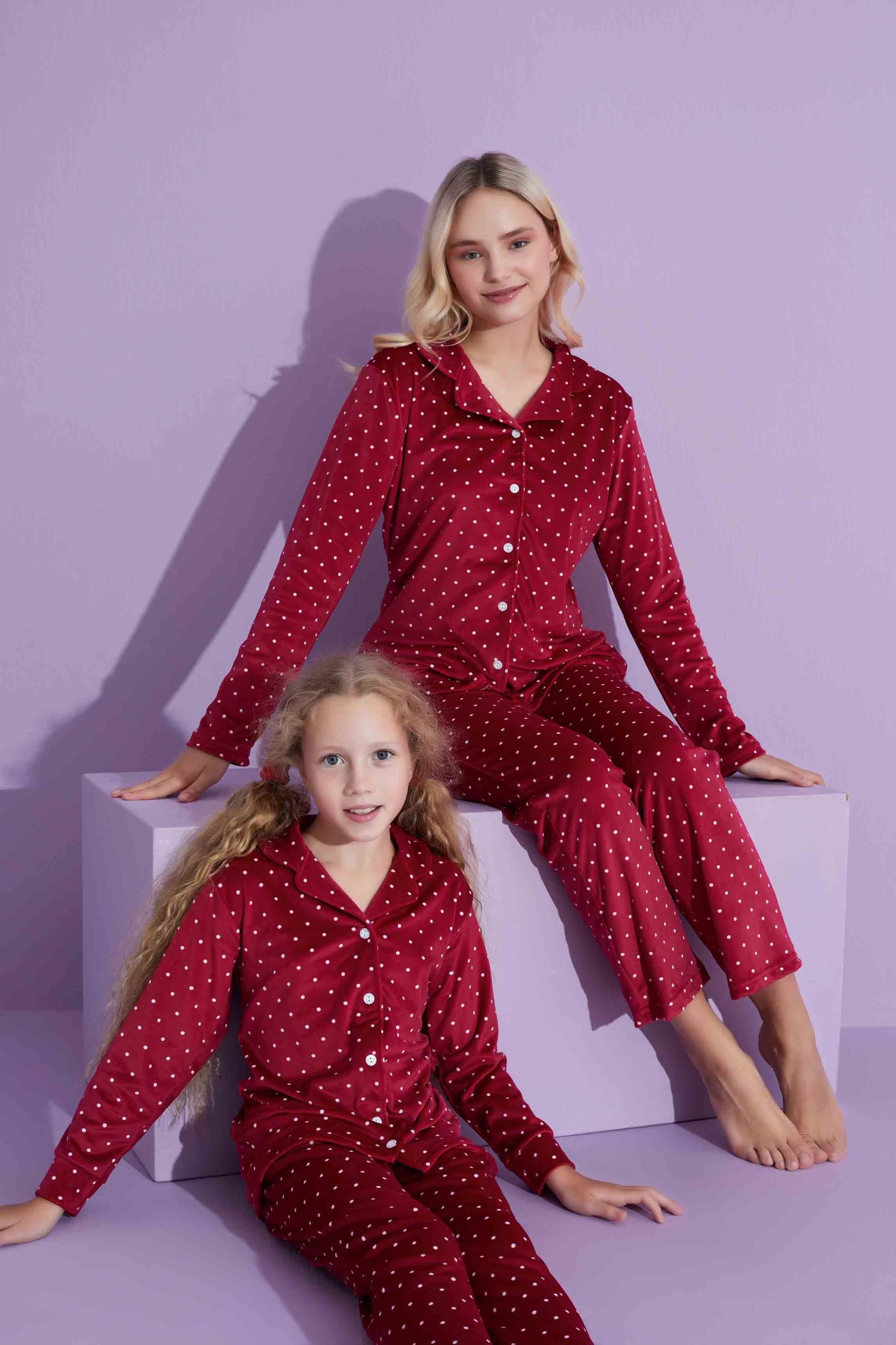 Yeni Sezon Trend Model Boydan Düğmeli Kadife Anne/Kız Çocuk Pijama Takımı 2800-Bordo Puantiyeli
