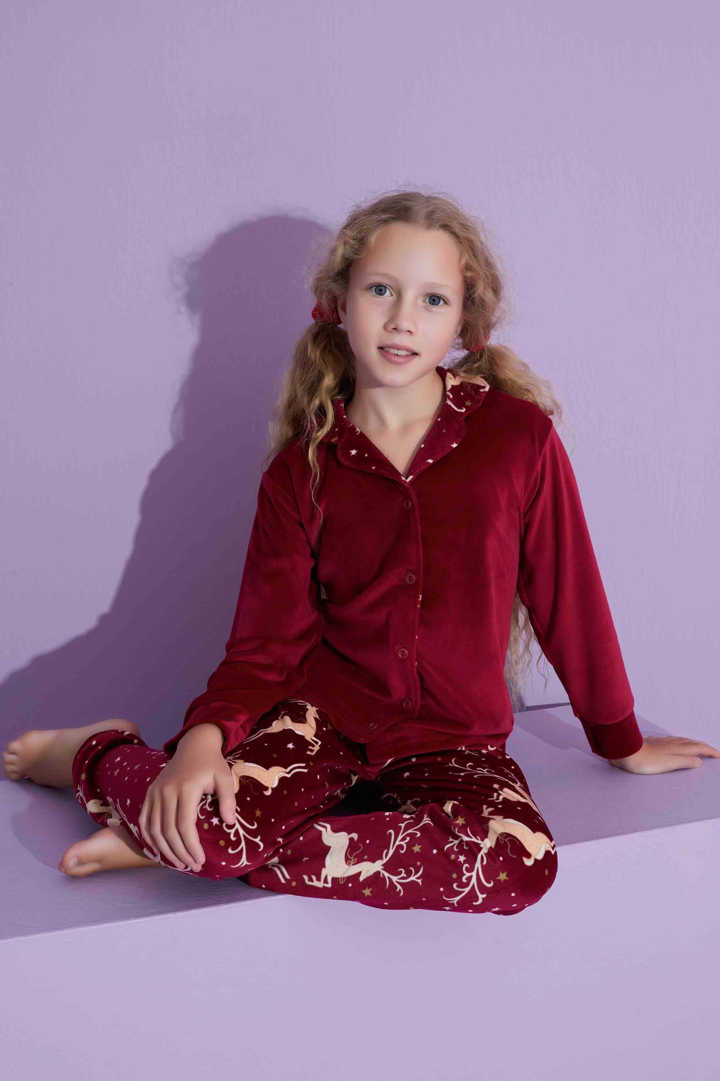 Yeni Sezon Trend Model Boydan Düğmeli Kadife Anne/Kız Çocuk Pijama Takımı 2800-Bordo Geyikli