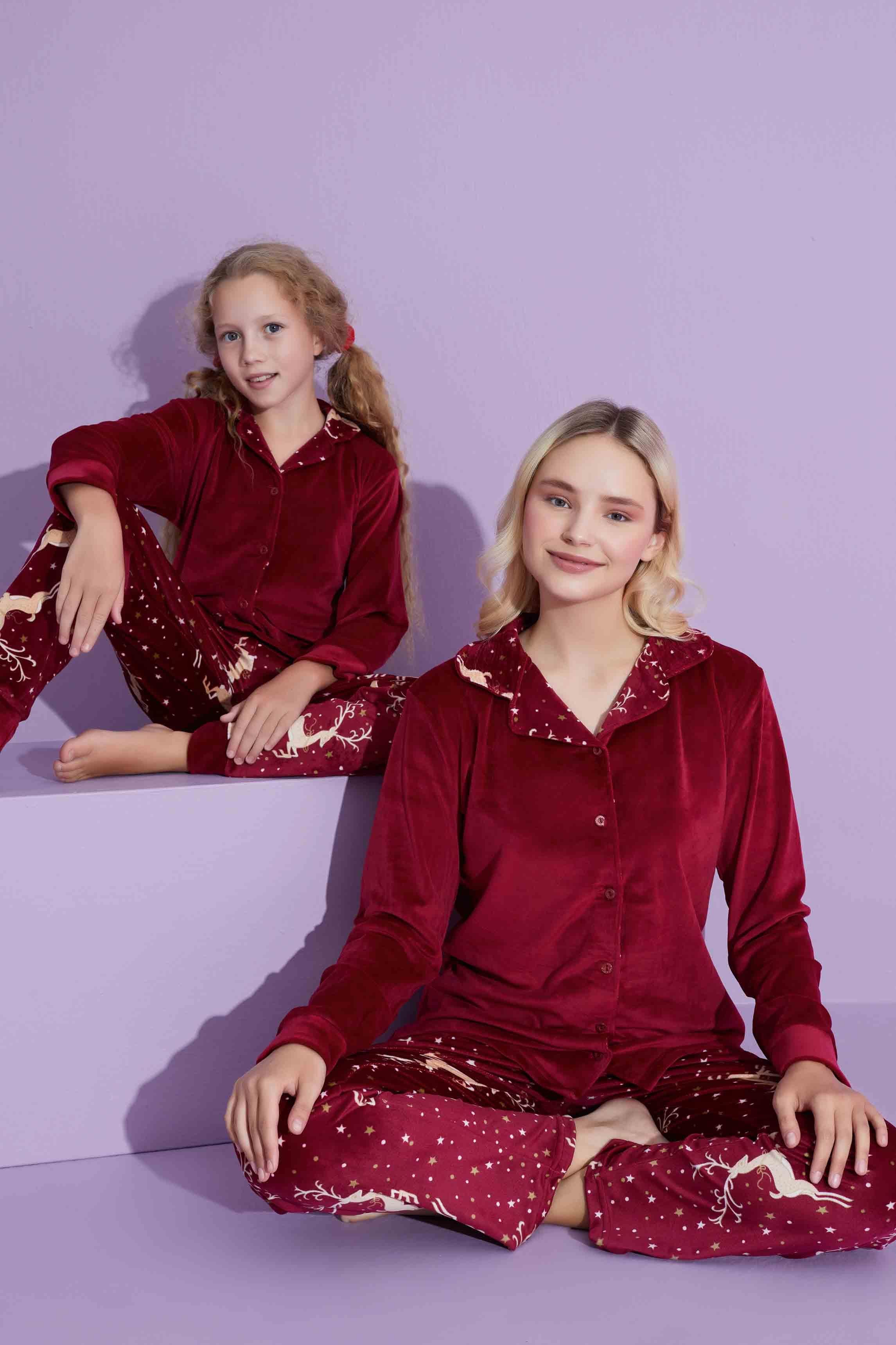 Yeni Sezon Trend Model Boydan Düğmeli Kadife Anne/Kız Çocuk Pijama Takımı 2800-Bordo Geyikli