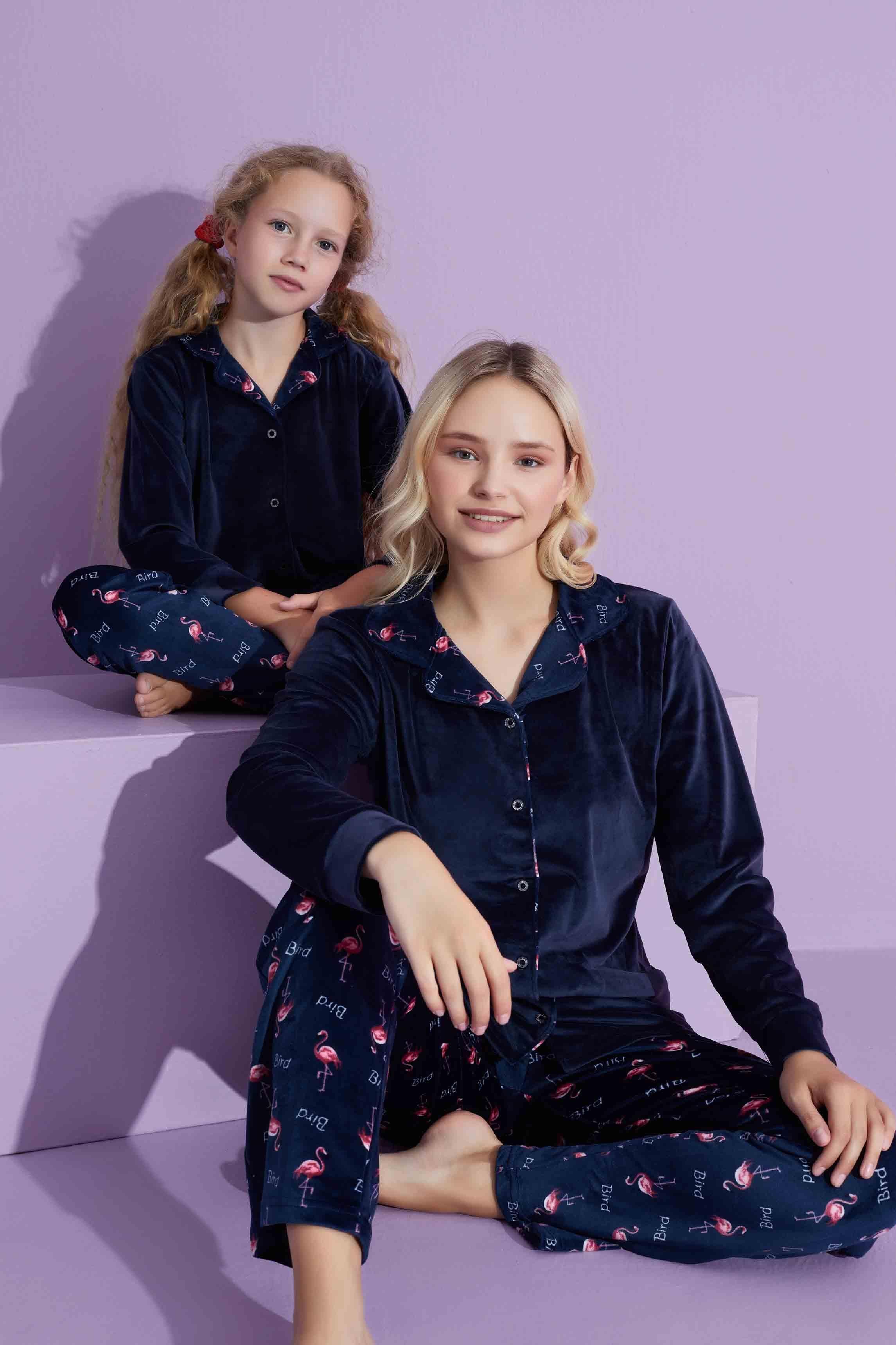 Yeni Sezon Trend Model Boydan Düğmeli Kadife Anne/Kız Çocuk Pijama Takımı 2800-Lacivert Flamingo
