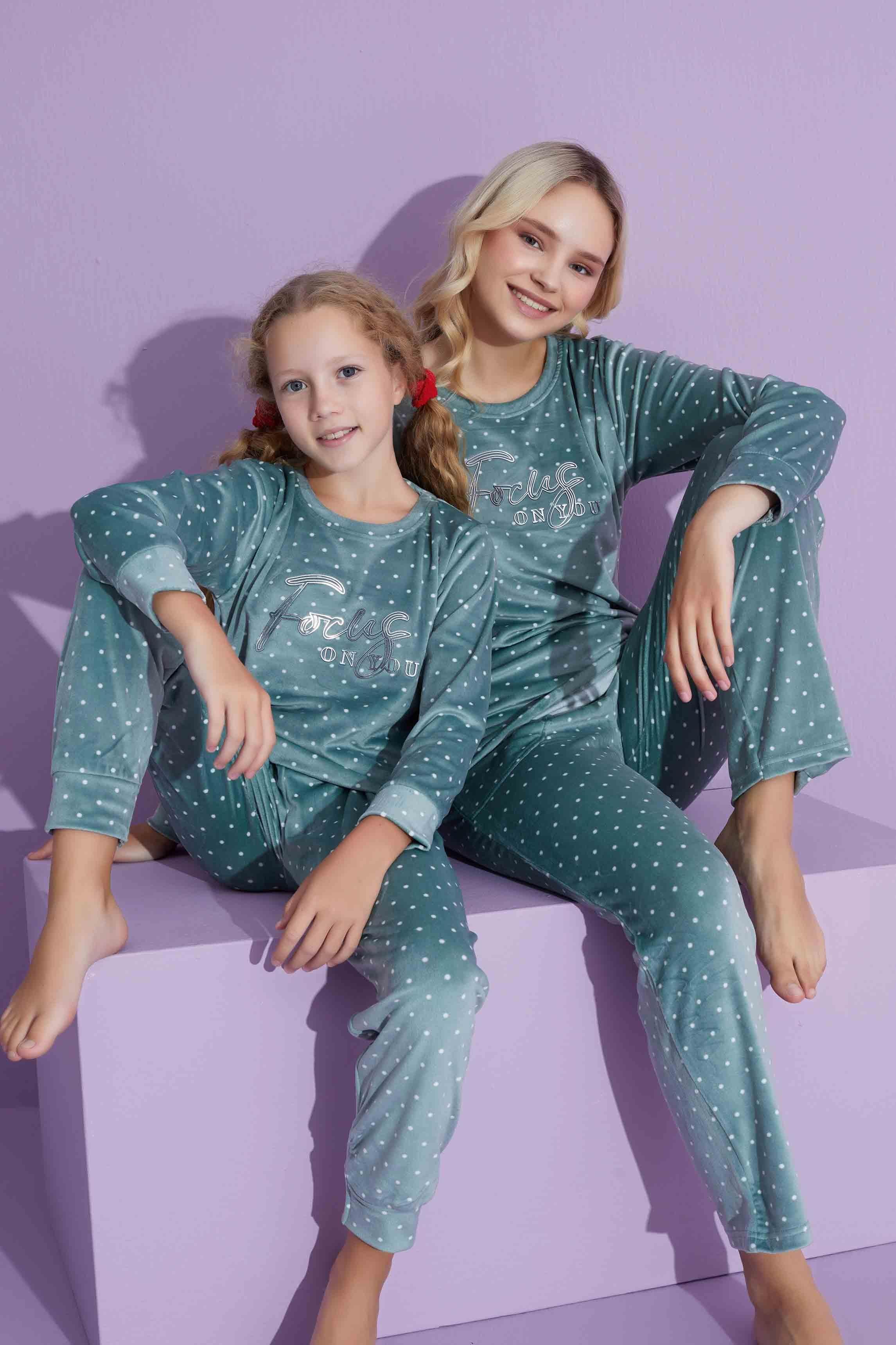Yeni Sezon Yıldız Desenli Trend Model Kadife Anne/Kız Çocuk Pijama Takımı 2776-Mint Yeşili