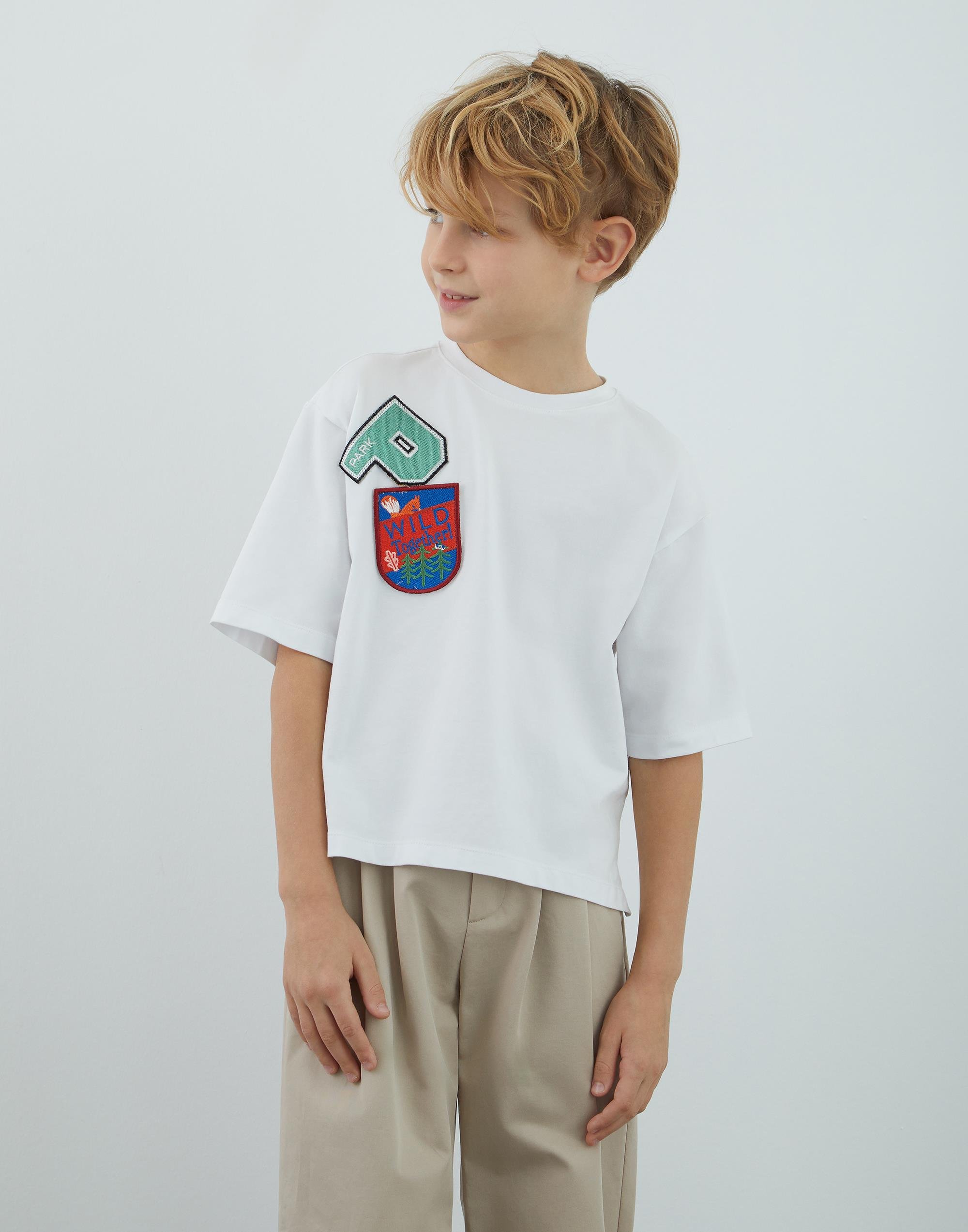 Aplike Detaylı Beyaz T Shirt - junior, designer dresses, bachelorette, party dresses and graduation dresses.