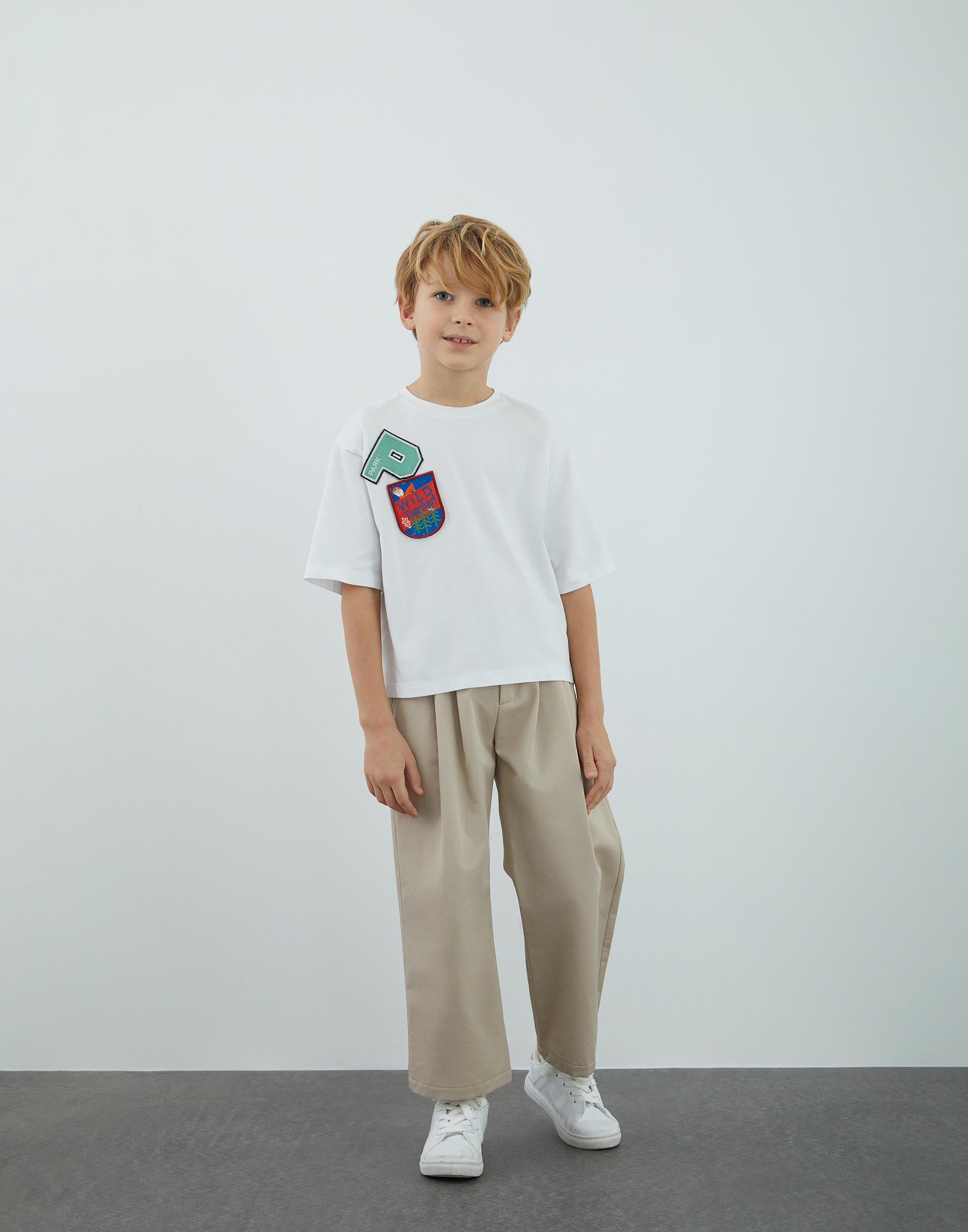 Aplike Detaylı Beyaz T Shirt - junior, designer dresses, bachelorette, party dresses and graduation dresses.