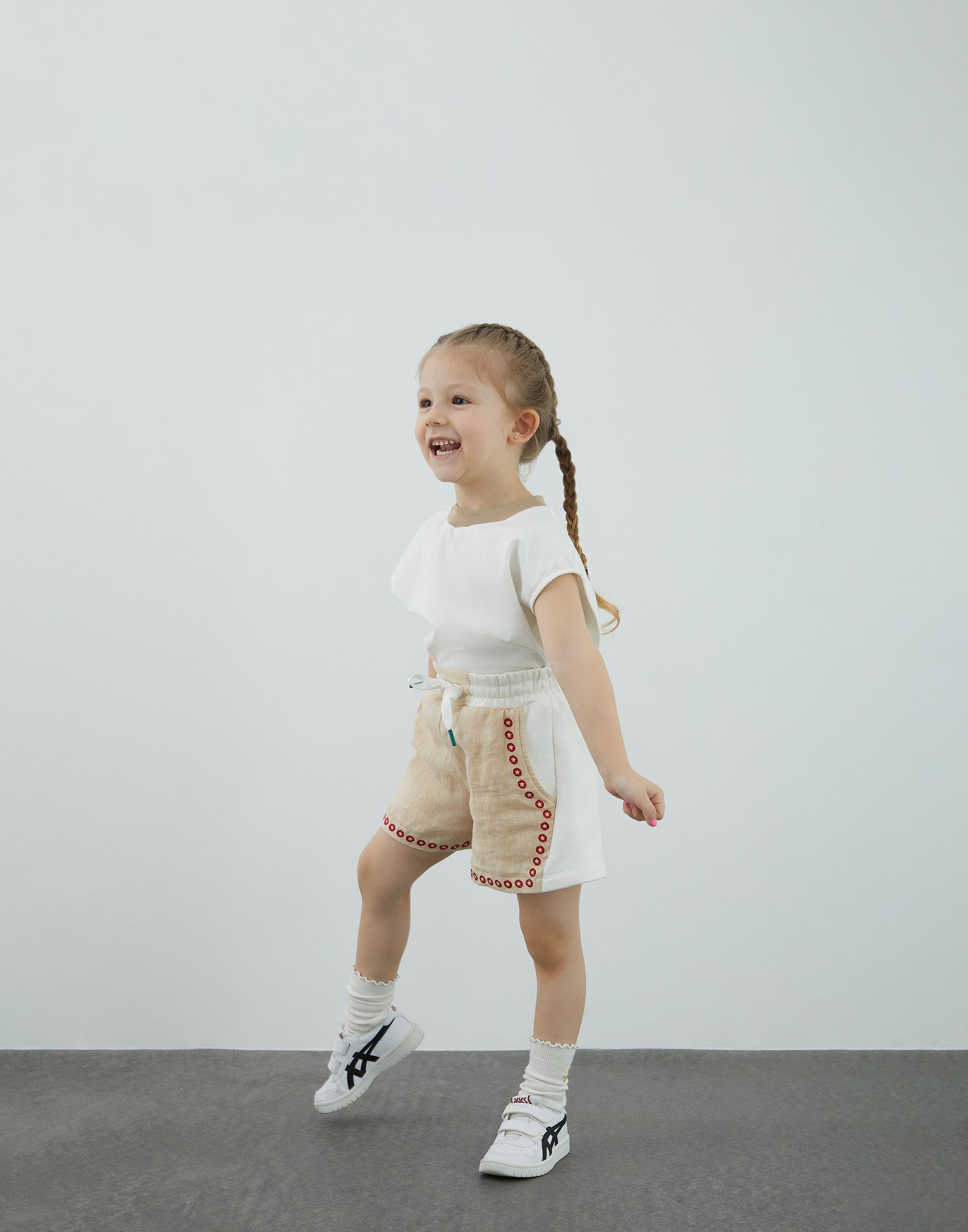 Garni Ve Nakış Detaylı Ekru Şort - junior, designer dresses, bachelorette, party dresses and graduation dresses.