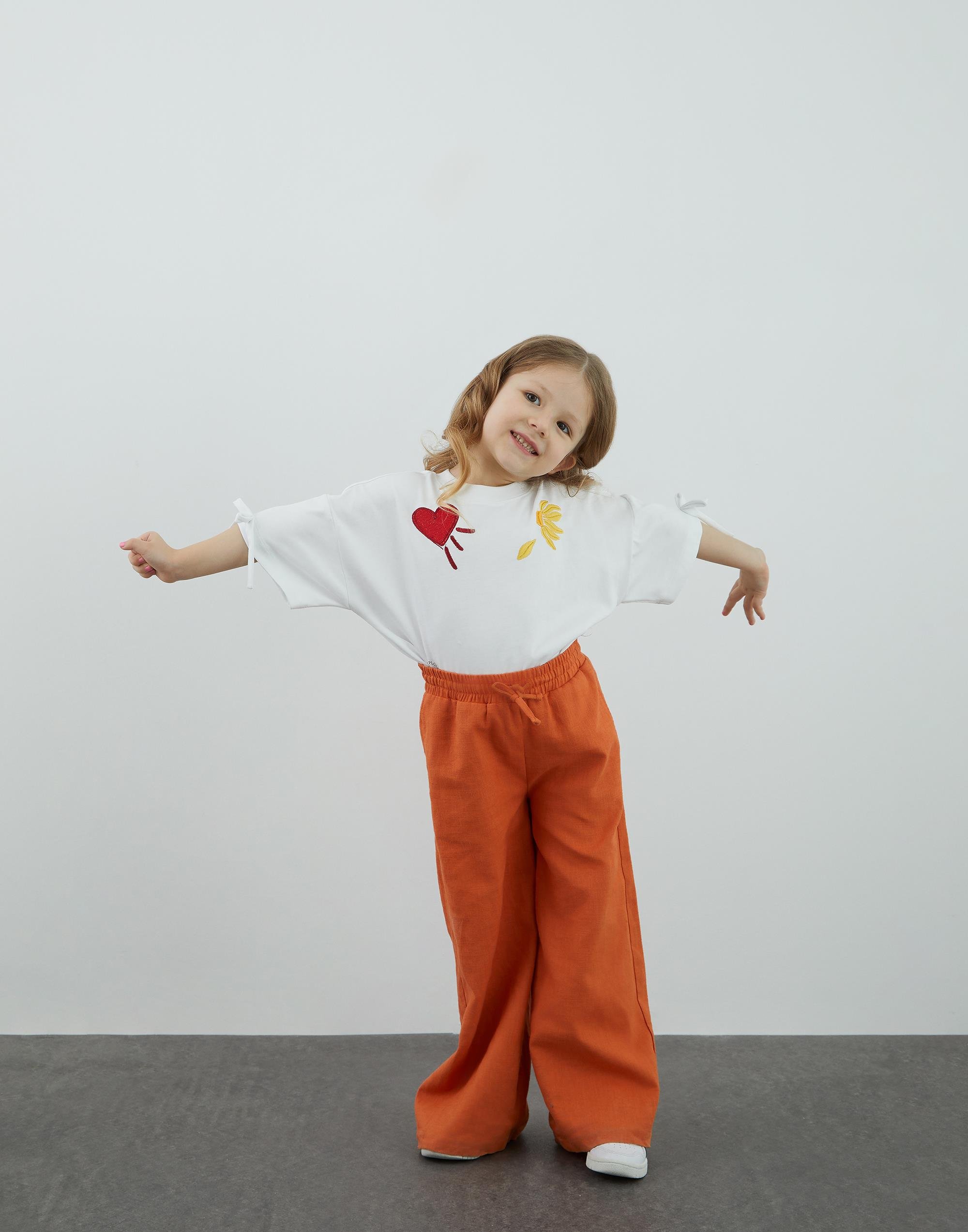 Nakış Ve Kolları Fiyonk Detaylı Beyaz T Shırt - junior, designer dresses, bachelorette, party dresses and graduation dresses.