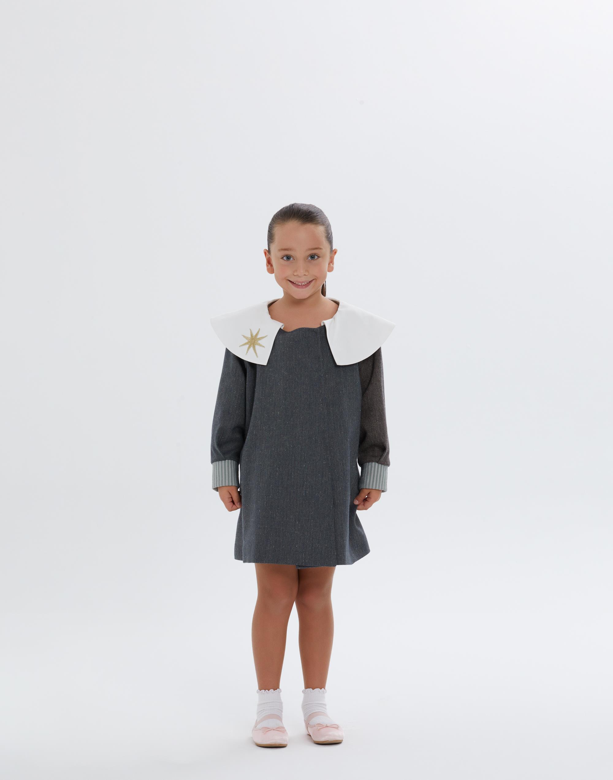 Önlük Yakalı Yakası Aplike Nakışlı Diz Üstü Astarlı Gri Elbise - junior, designer dresses, bachelorette, party dresses and graduation dresses.