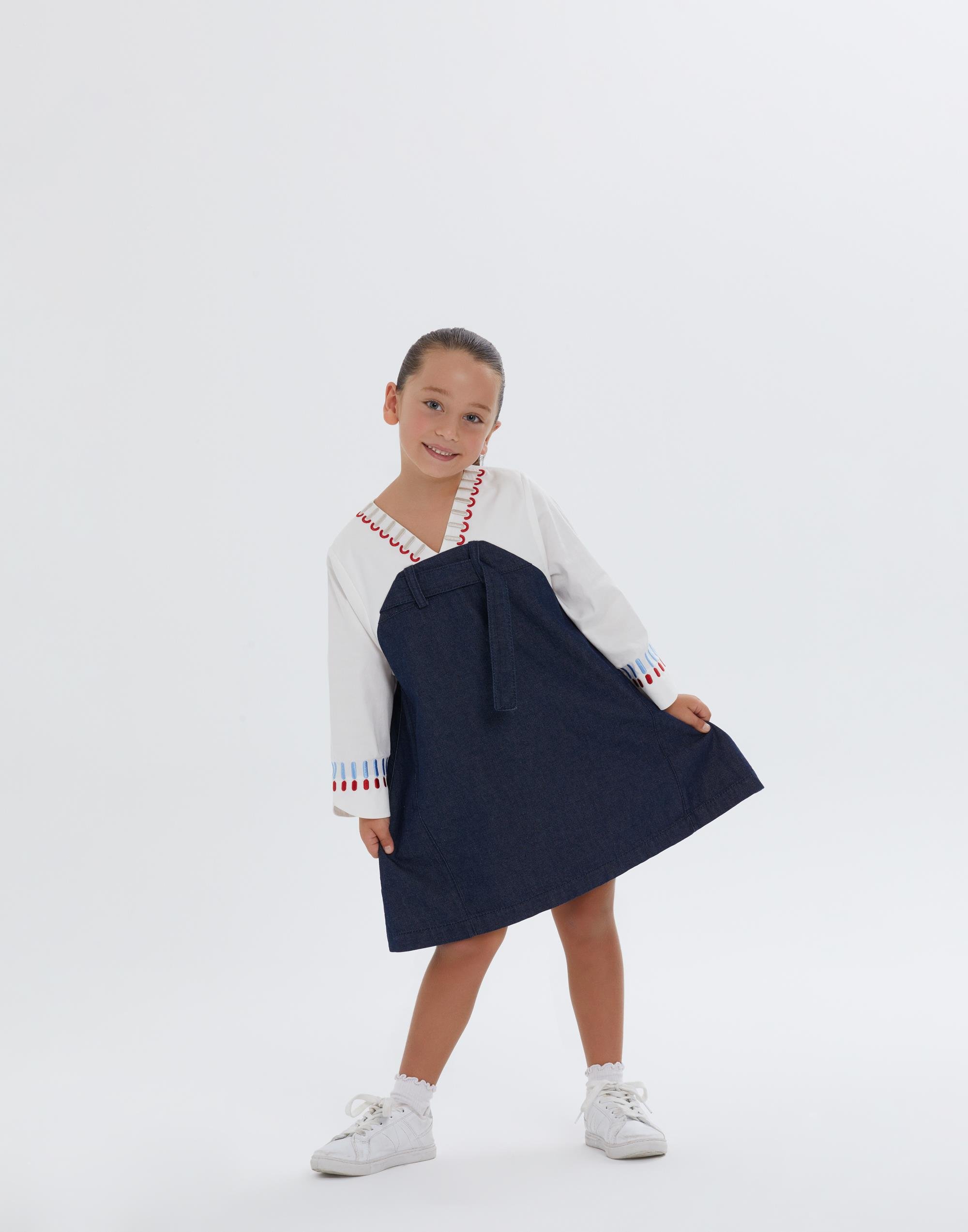 V Yakalı Yaka Ve Manşetler Nakışlı Cepli Astarsız Kız Çocuk Elbise - junior, designer dresses, bachelorette, party dresses and graduation dresses.