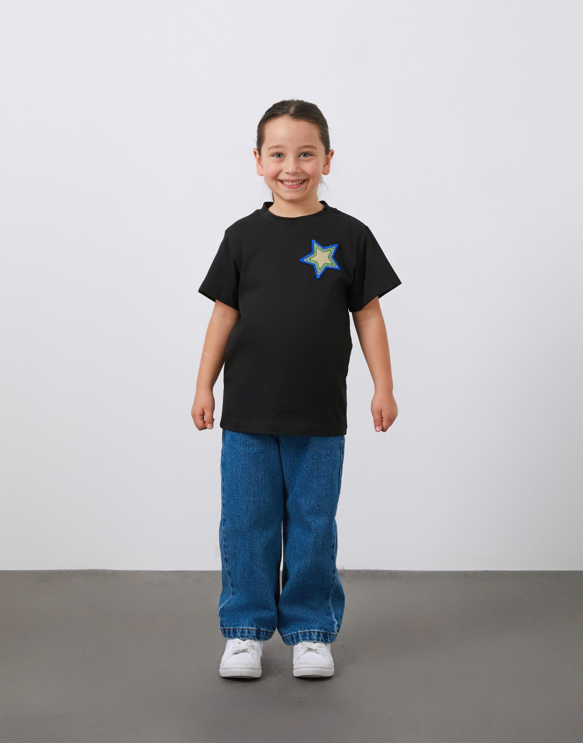 Yuvarlak Yaka Yıldız Aplike Detaylı Siyah Kız Çocuk Tişört - junior, designer dresses, bachelorette, party dresses and graduation dresses.