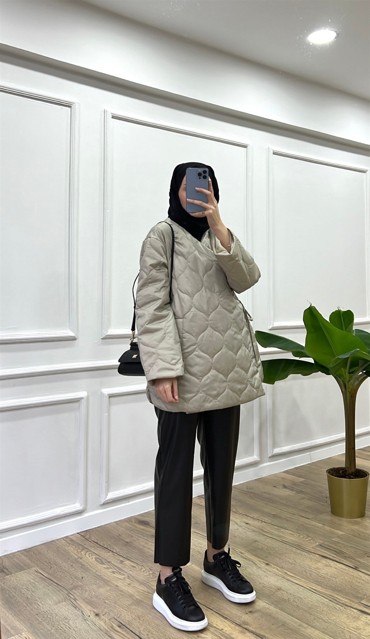 Bej Bağlamalı Kapitone Mont