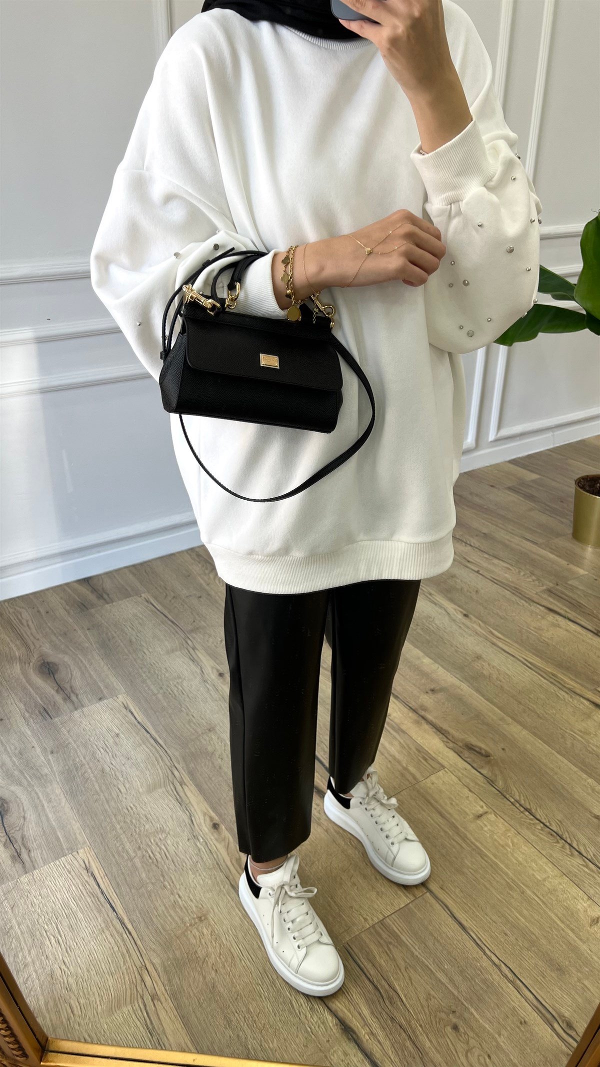 Ekru Kolları Taşlı Sweatshirt