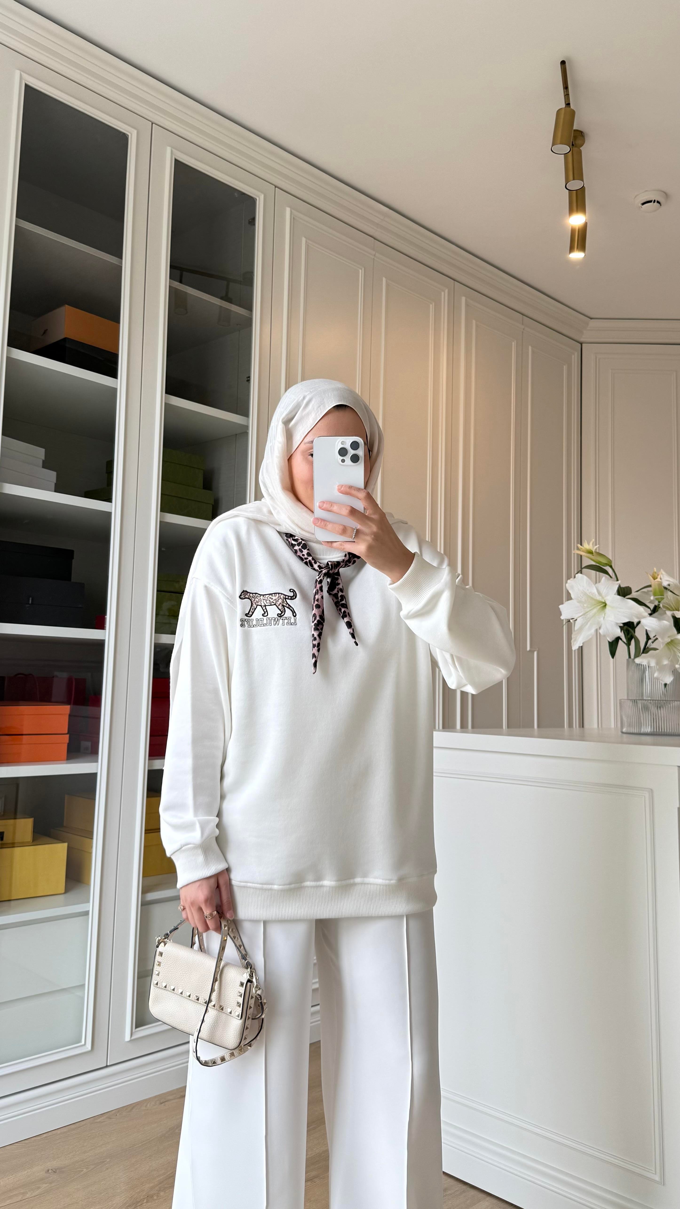 Fularlı Sweatshirt Beyaz