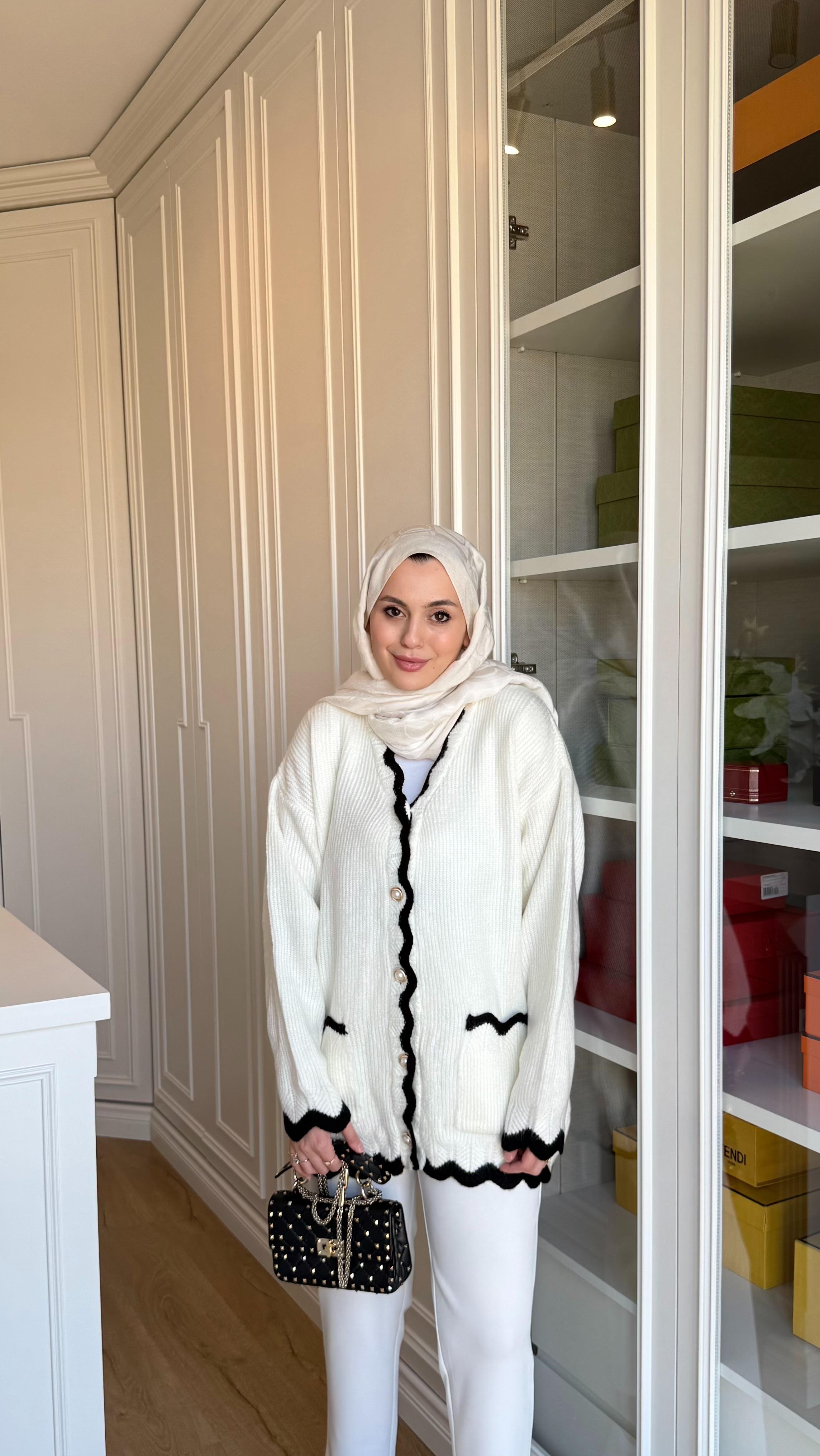 İnci Düğmeli Hırka Ekru