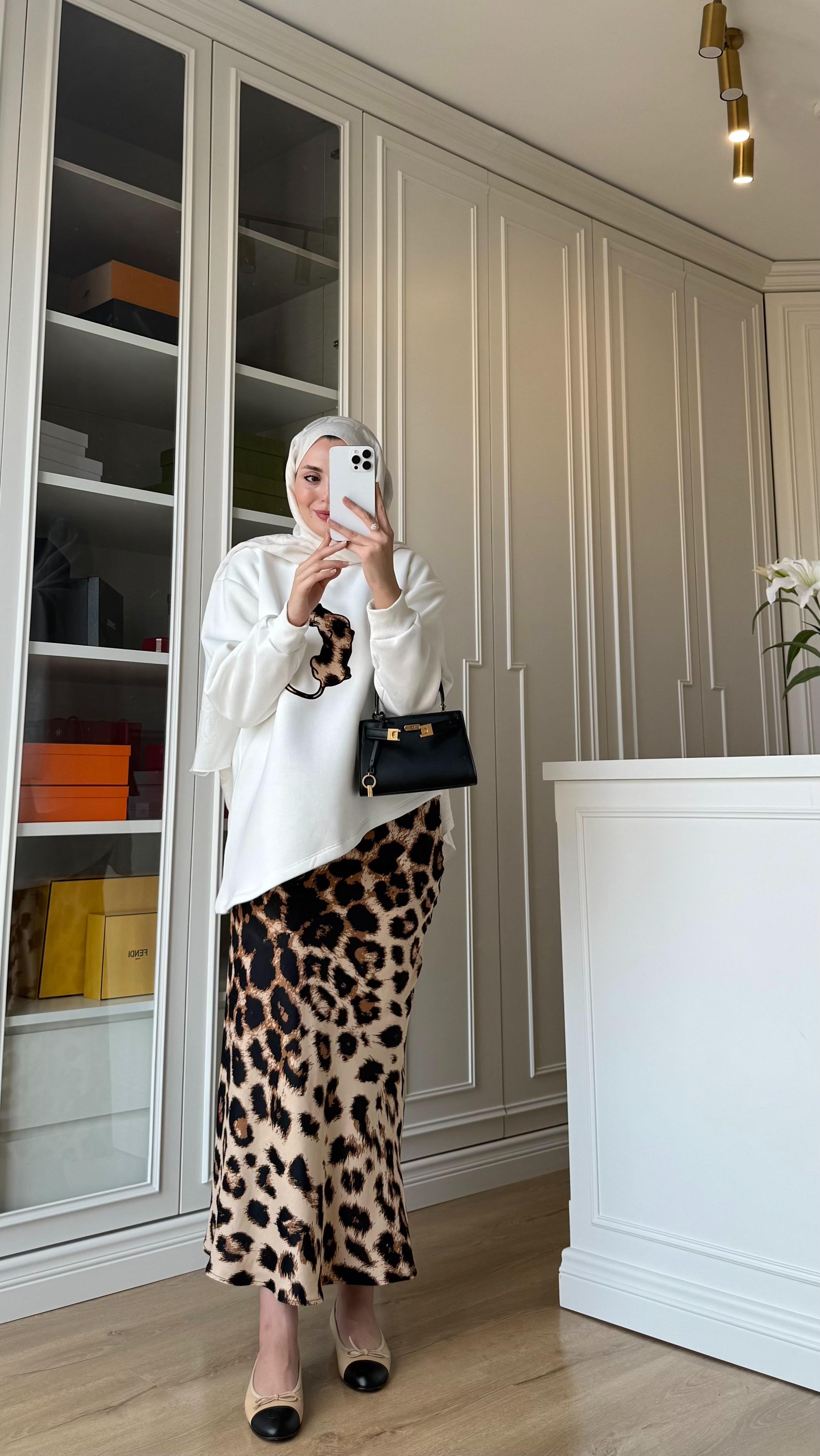Leopar Etekli Takım Beyaz