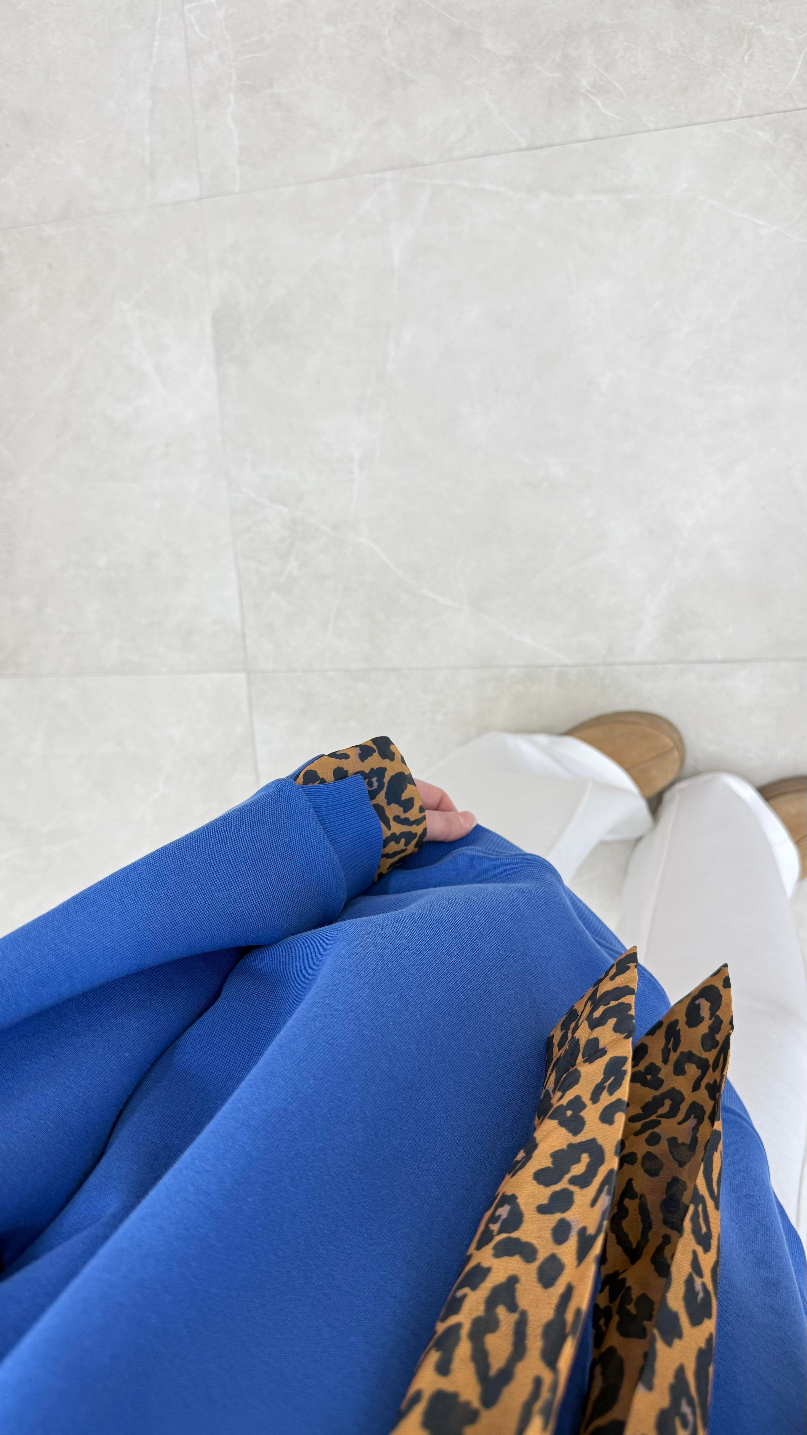 Leopar Fularlı Sweatshirt Saks