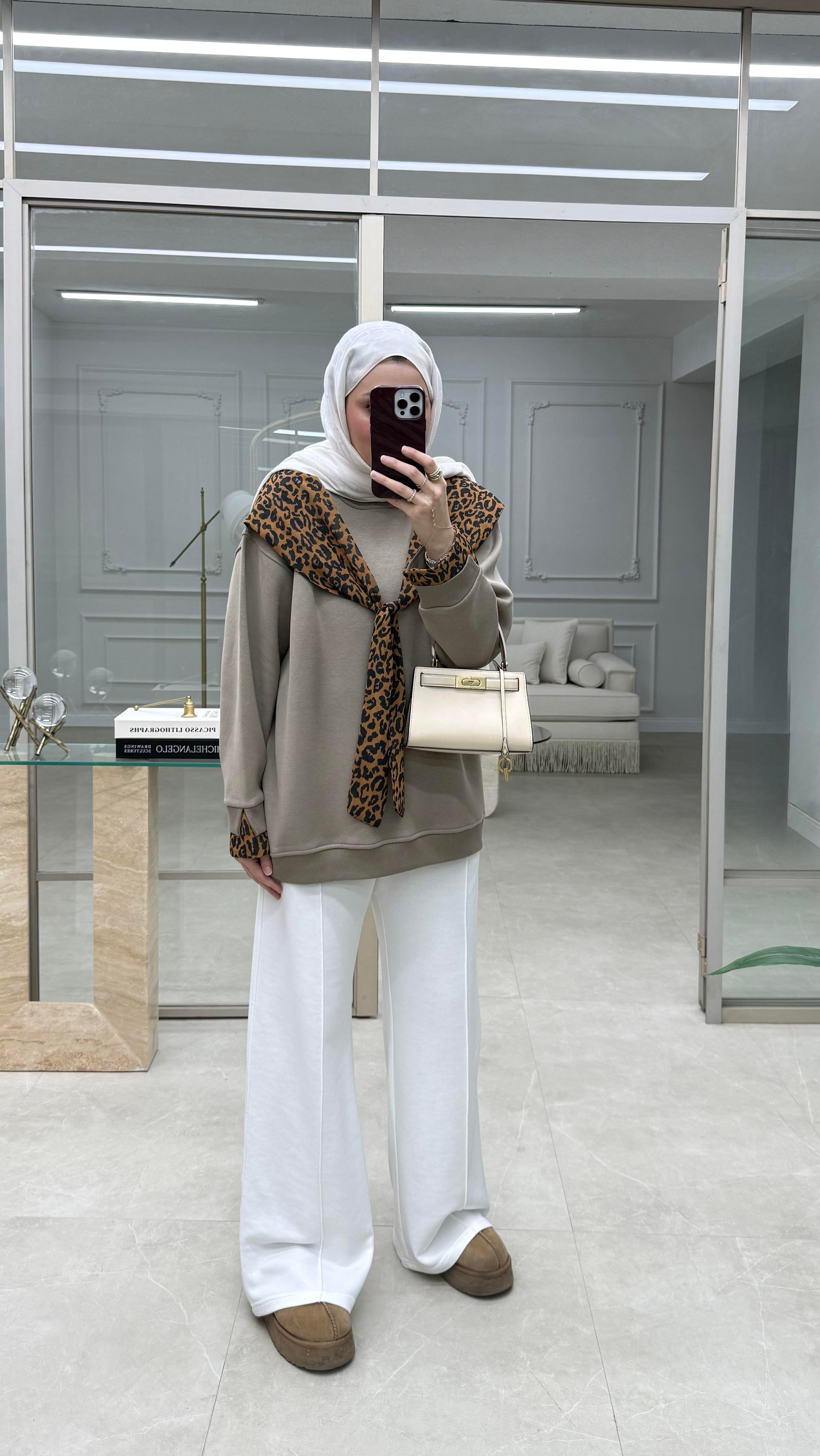 Leopar Fularlı Sweatshirt Vizon