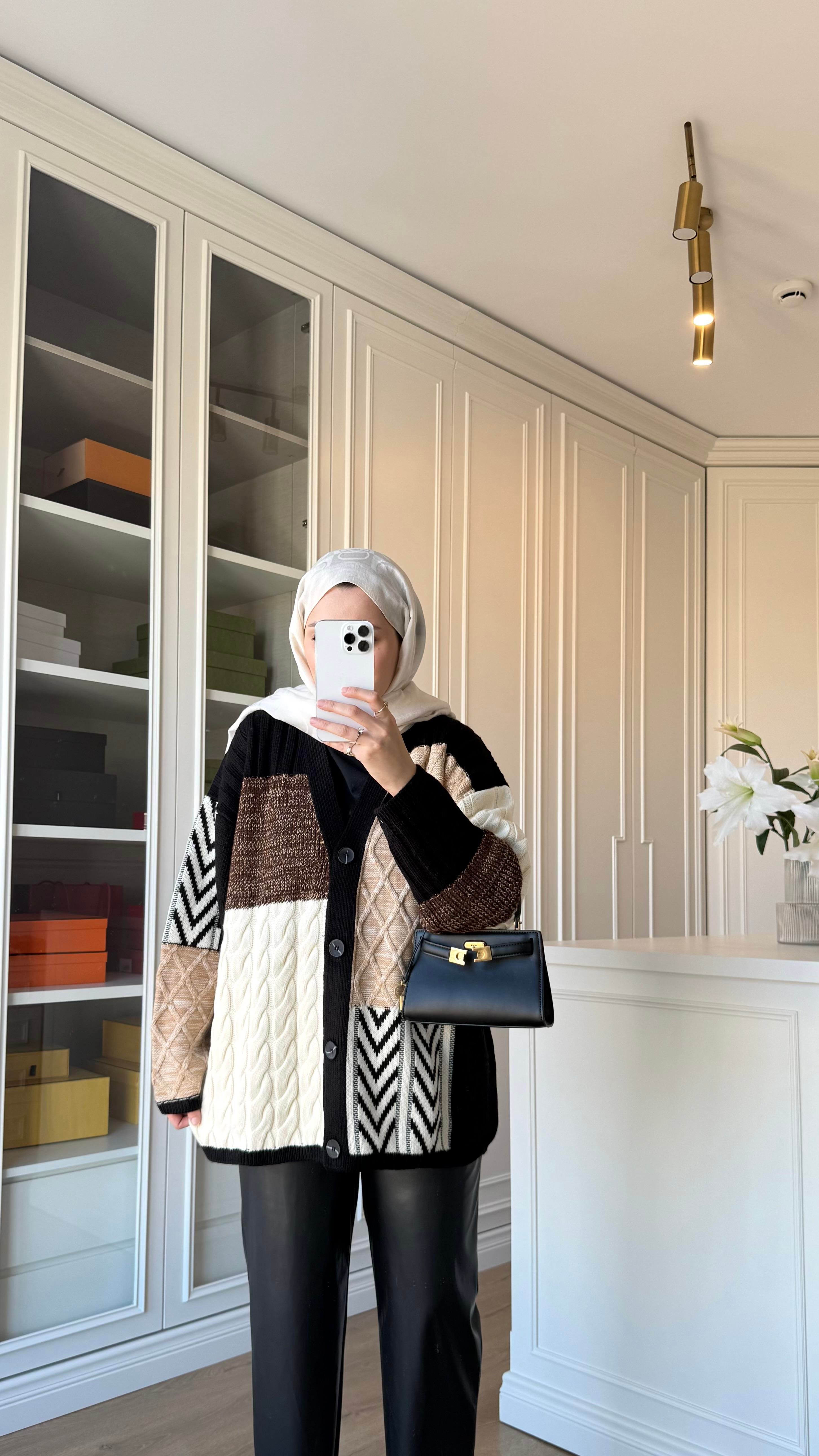Mia Hırka Siyah