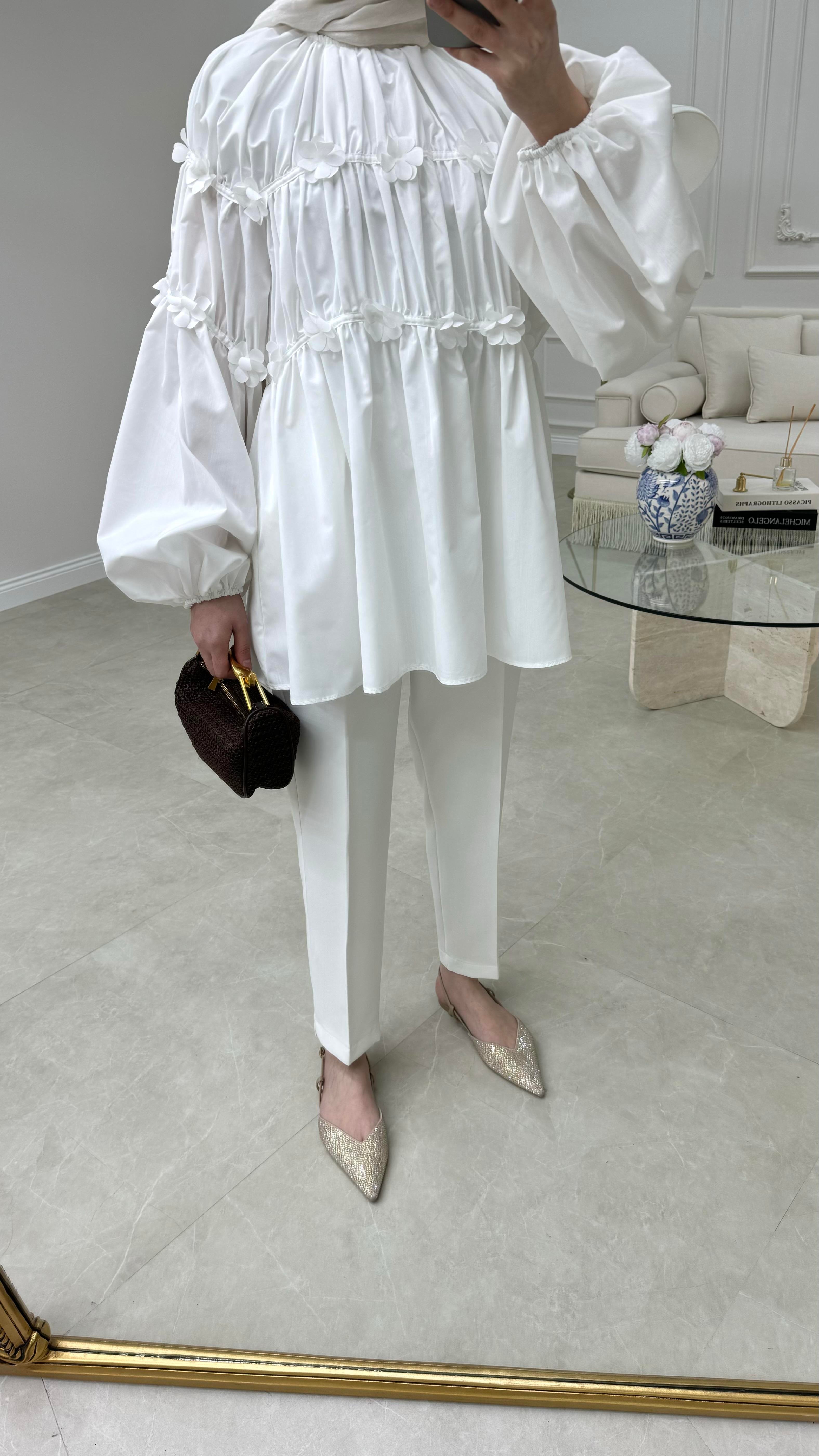 Minik Çiçek Detaylı Bluz Beyaz 