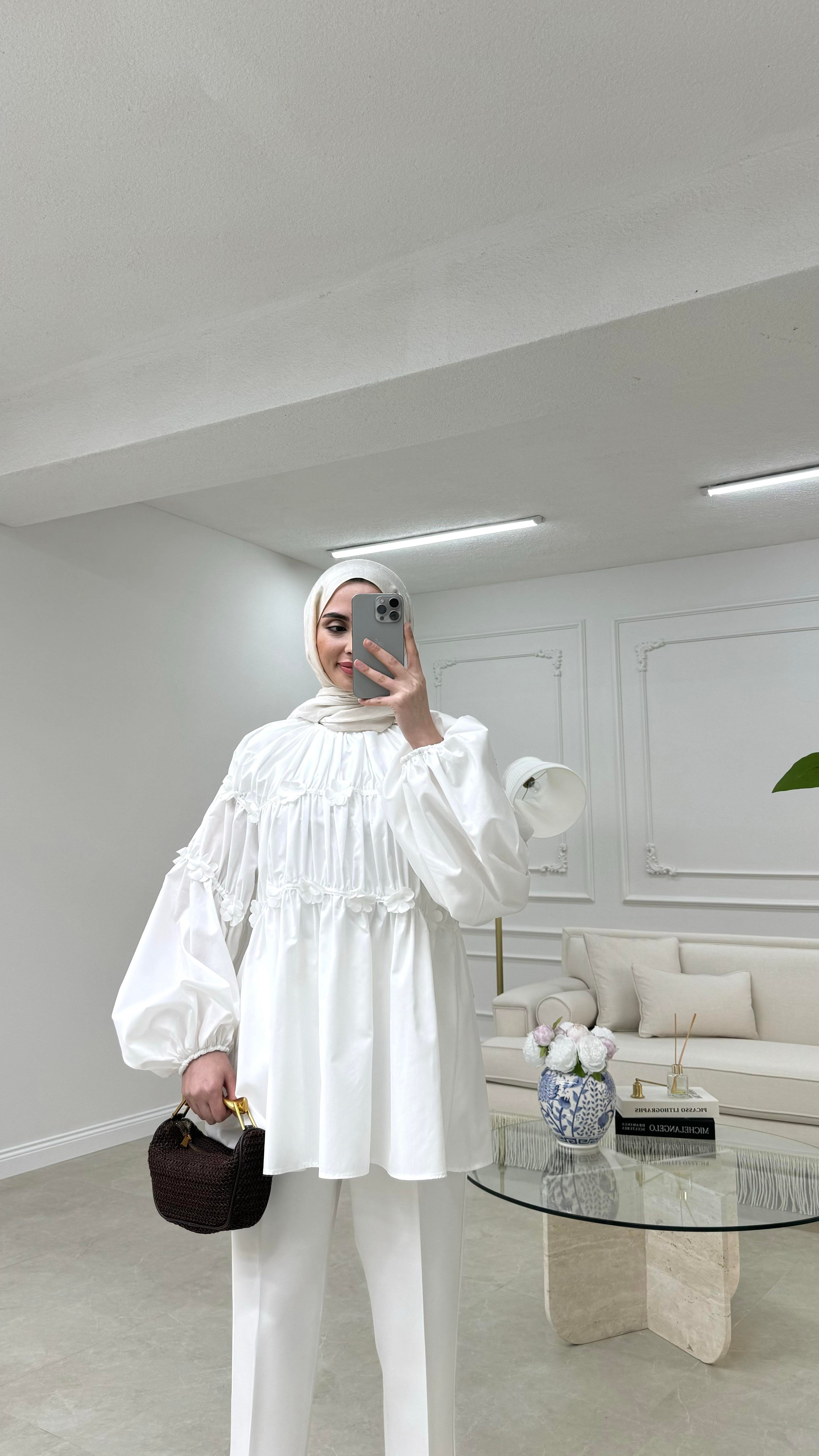 Minik Çiçek Detaylı Bluz Beyaz 