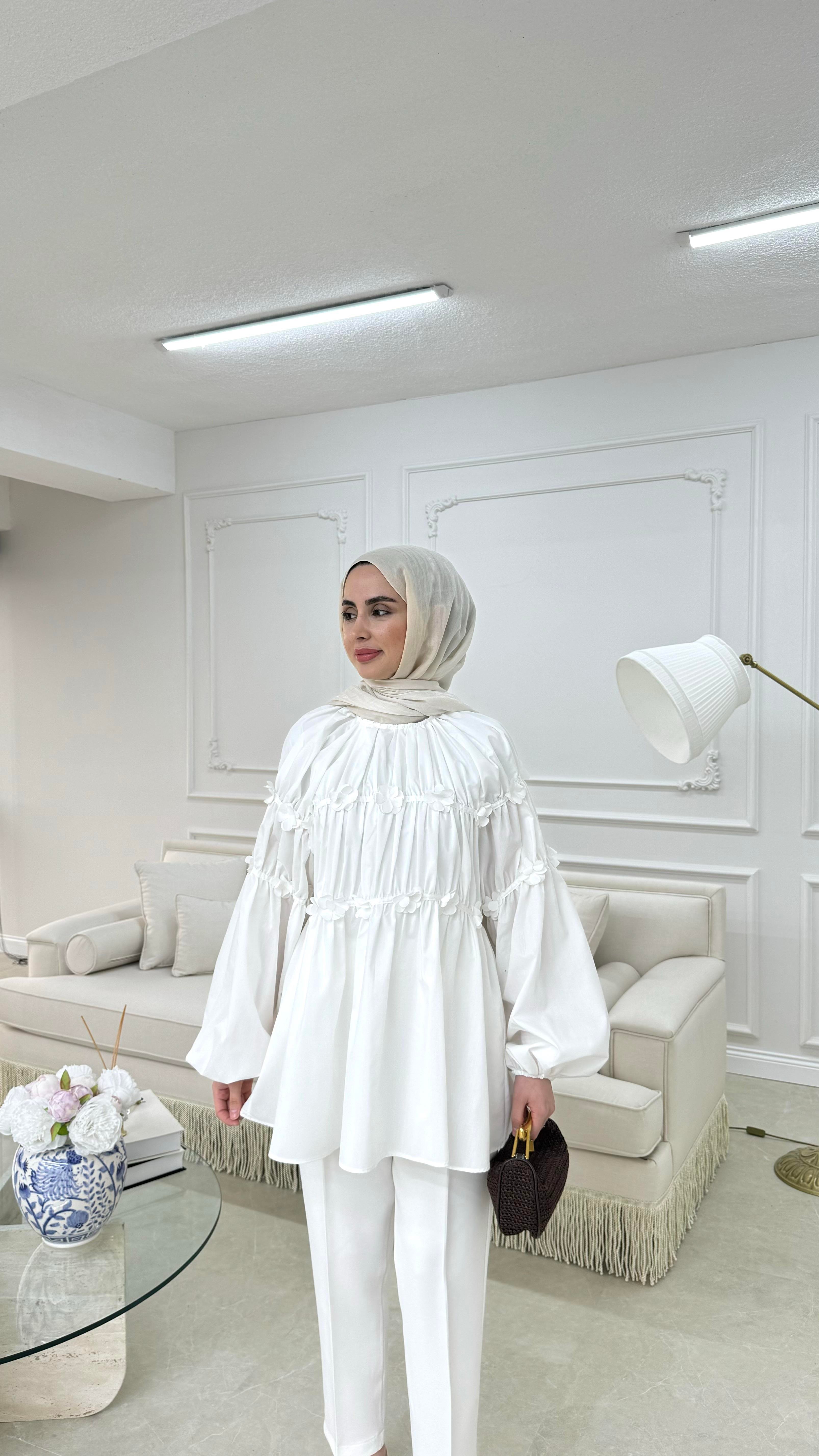 Minik Çiçek Detaylı Bluz Beyaz 