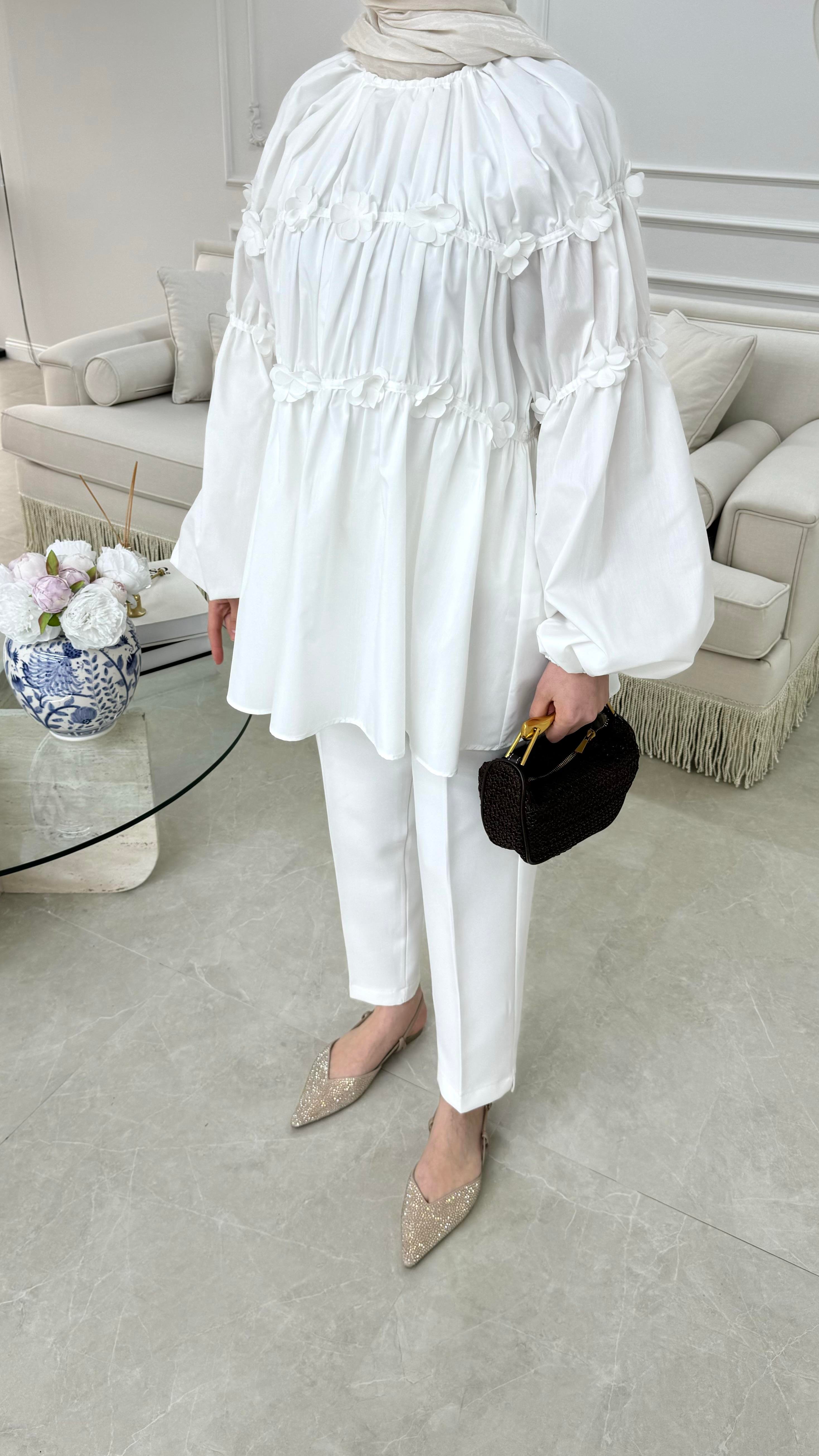 Minik Çiçek Detaylı Bluz Beyaz 