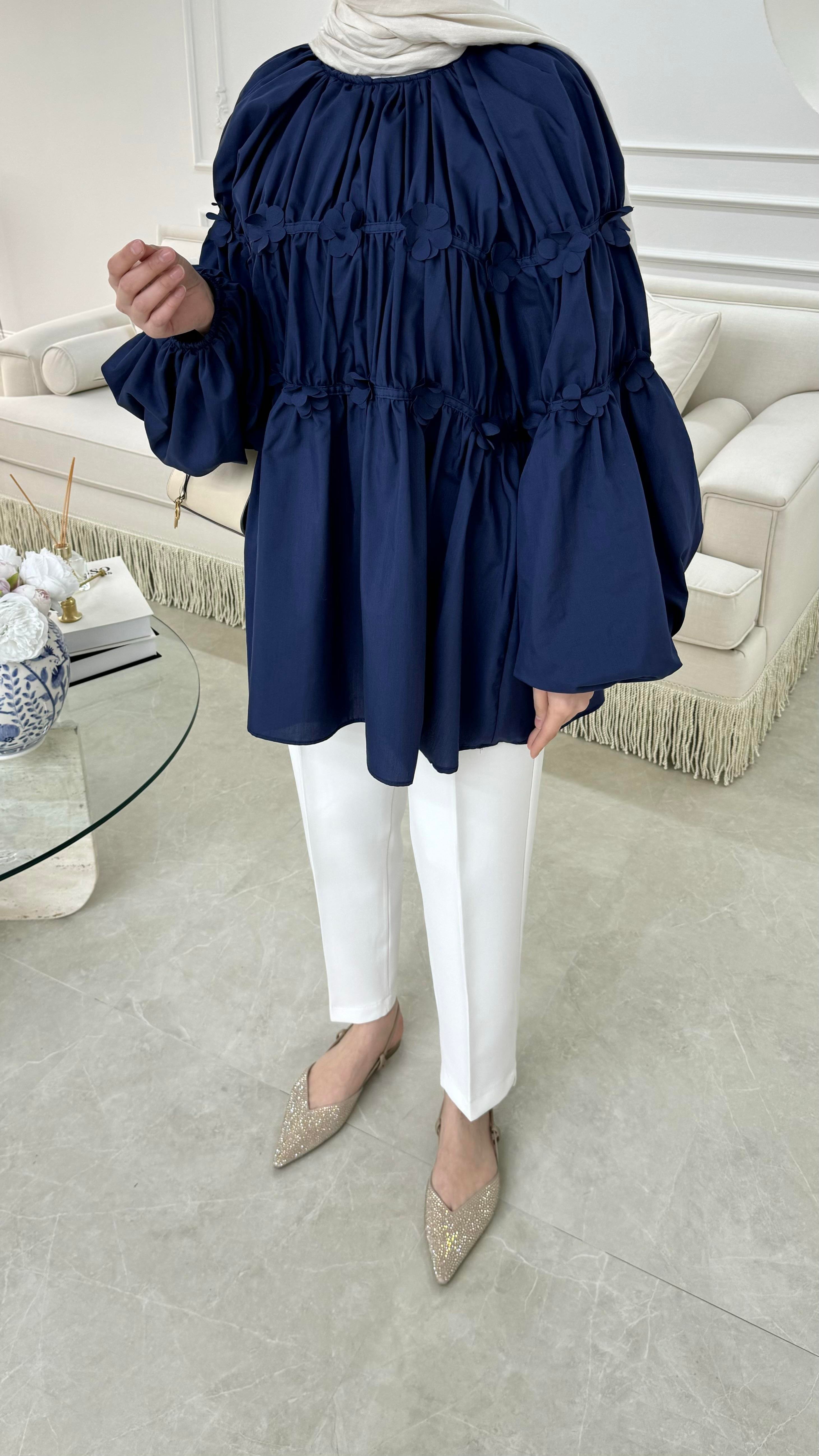 Minik Çiçek Detaylı Bluz Lacivert