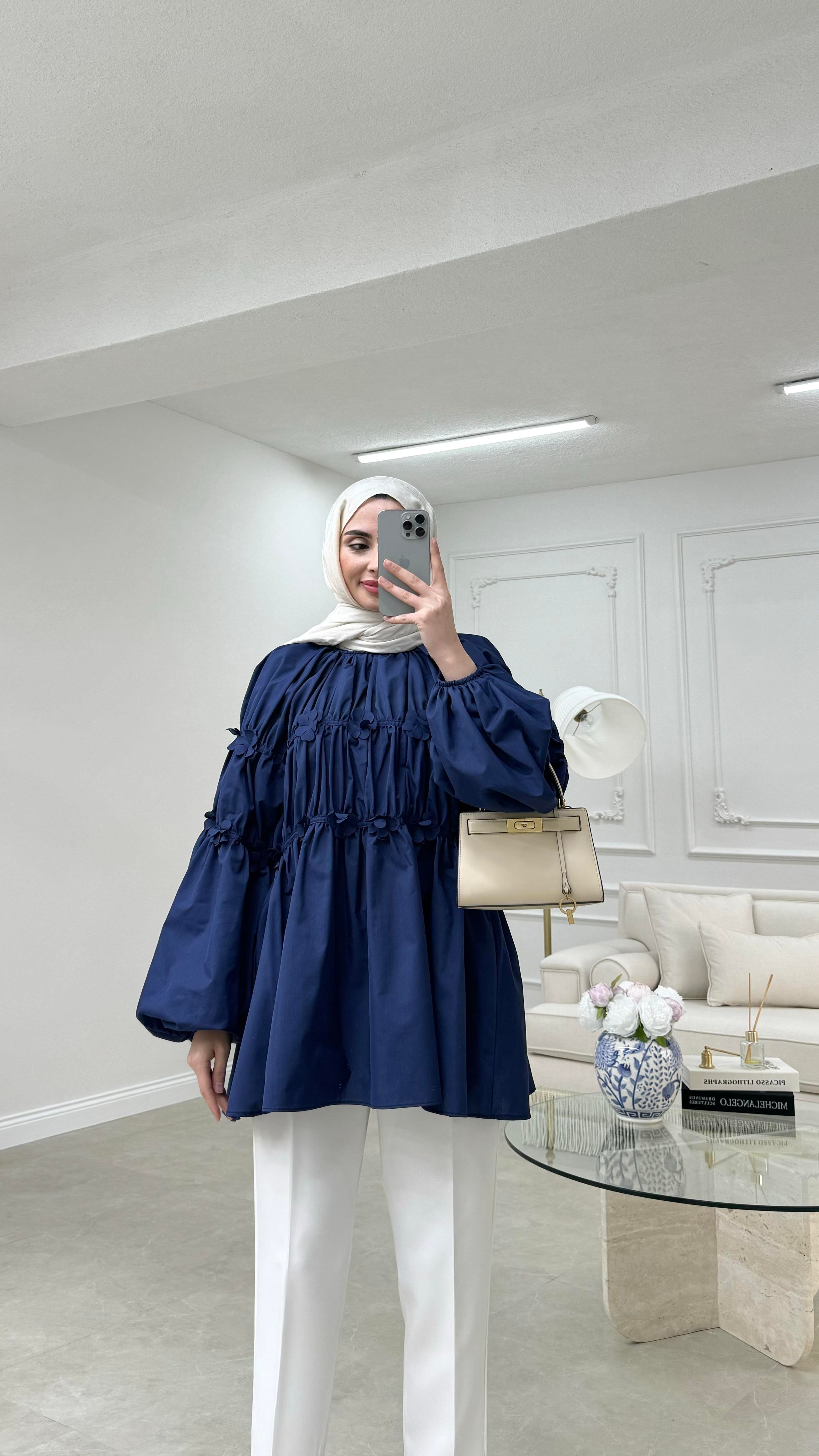 Minik Çiçek Detaylı Bluz Lacivert