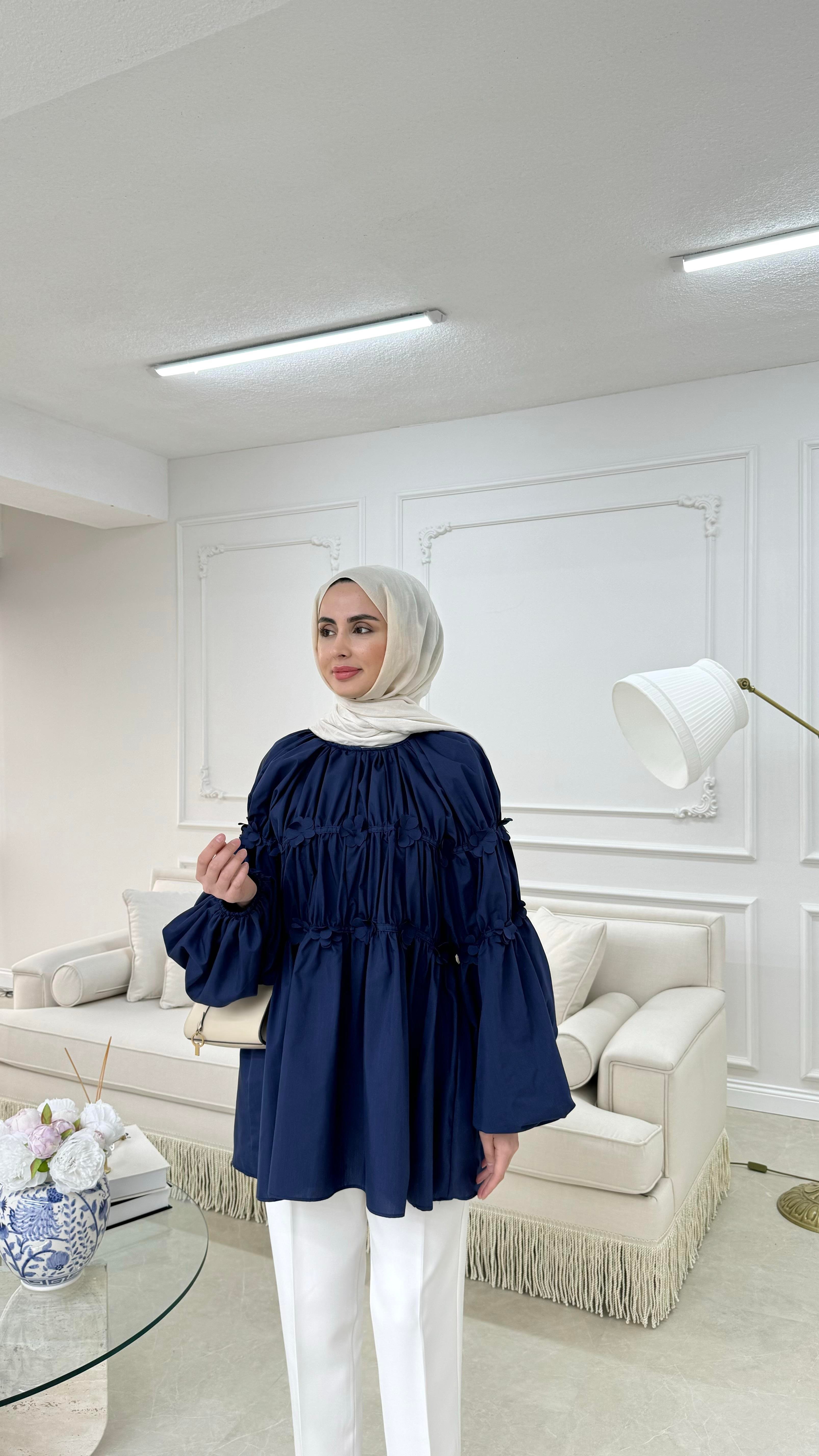 Minik Çiçek Detaylı Bluz Lacivert