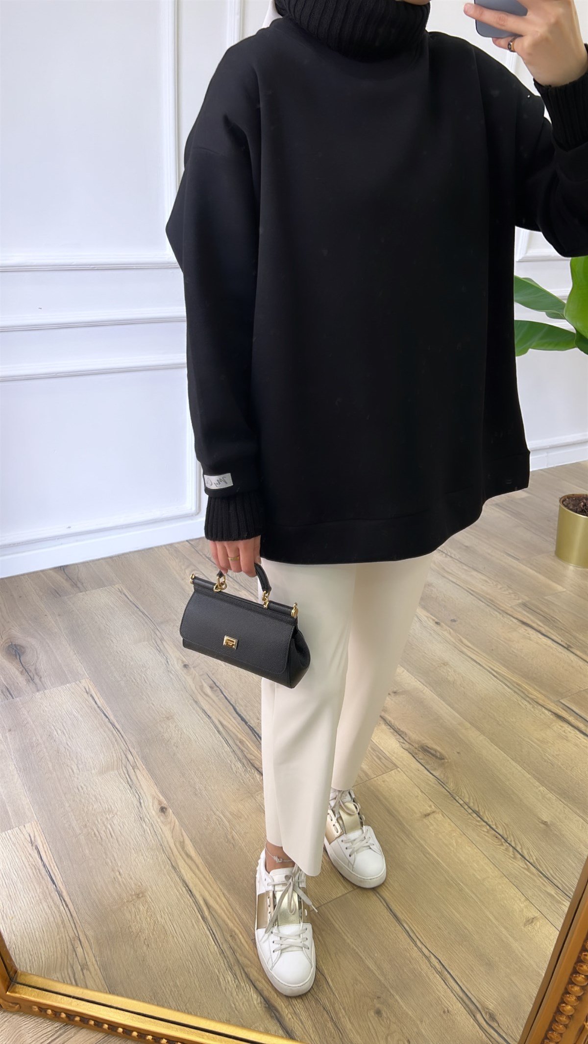 Siyah Fitilli Bığazlı Sweatshirt