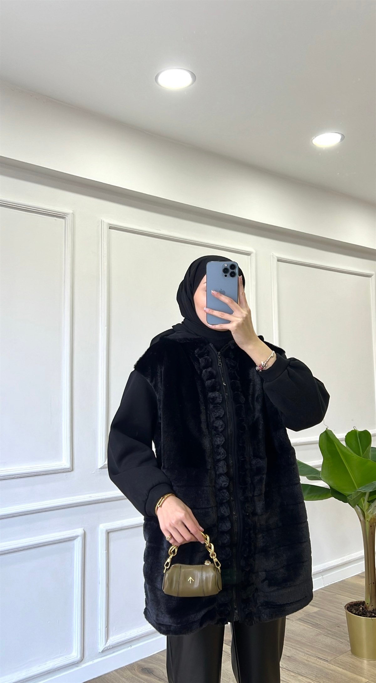 Siyah Kürklü Hırka