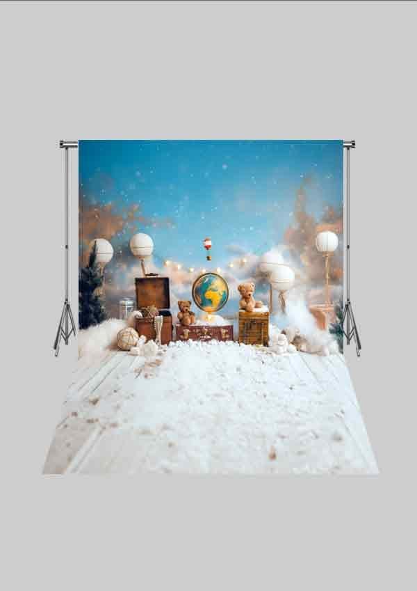 Pilot ve Travel Temalı  - Bear Atlas ve Bavullar - Üç Boyutlu Çocuk Kumaş Fotoğraf Fonu - Fabric Photography Backdrop ( 2X2,5 MT)