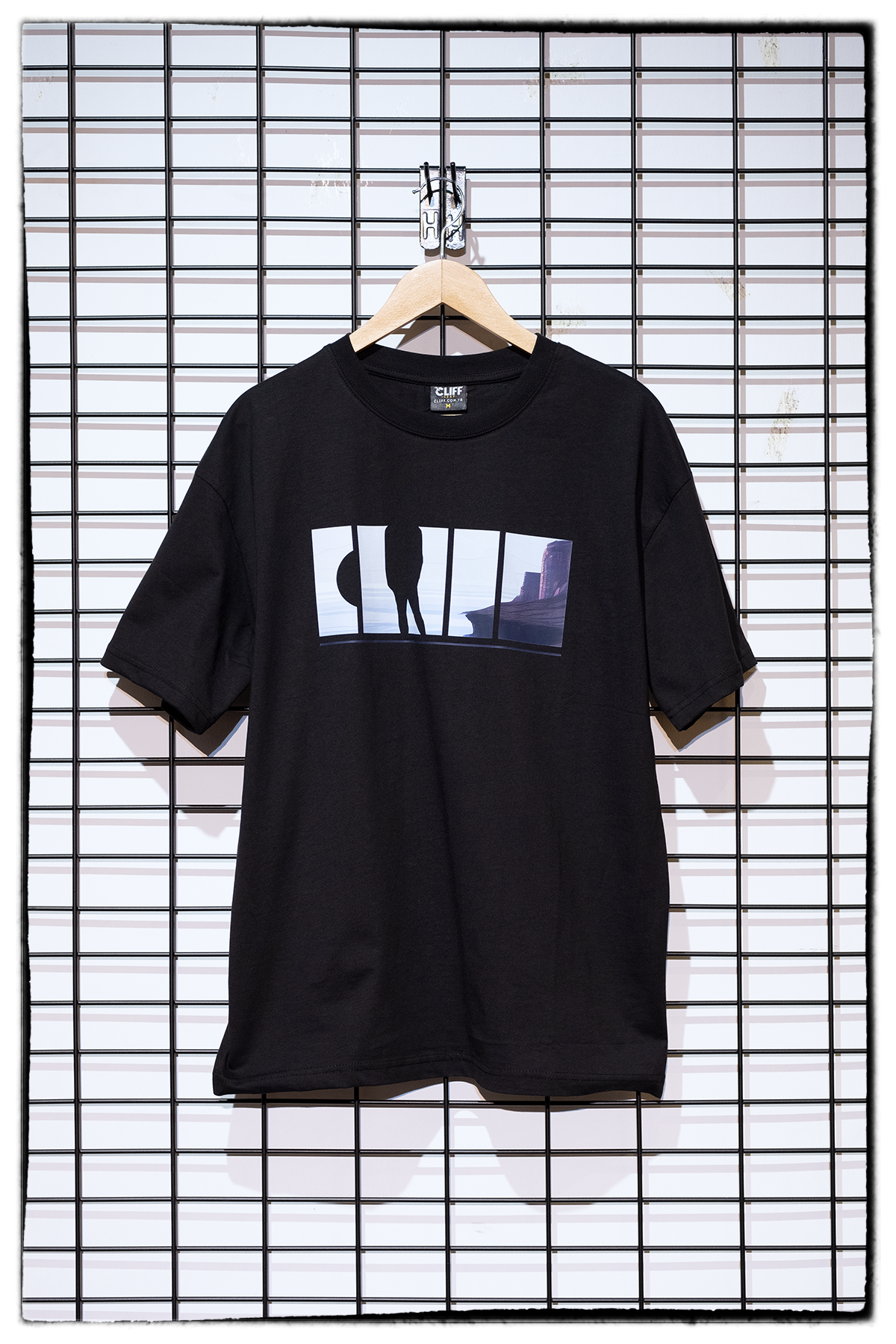 Cliff Logo No.4 Tişört - Rahat Kesim, %100 Pamuk