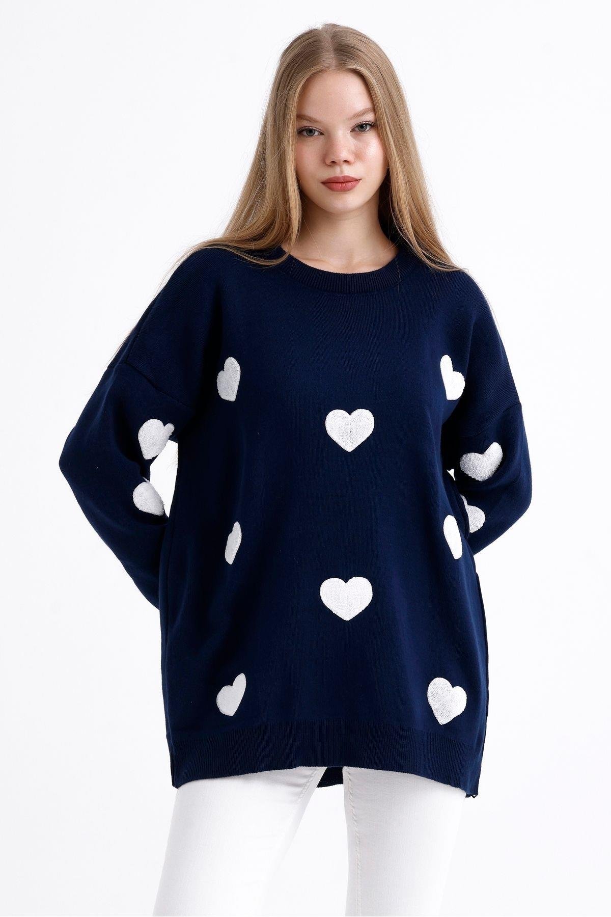 Kalp Desenli Bisiklet Yaka Oversize Triko Kazak - Lacivert