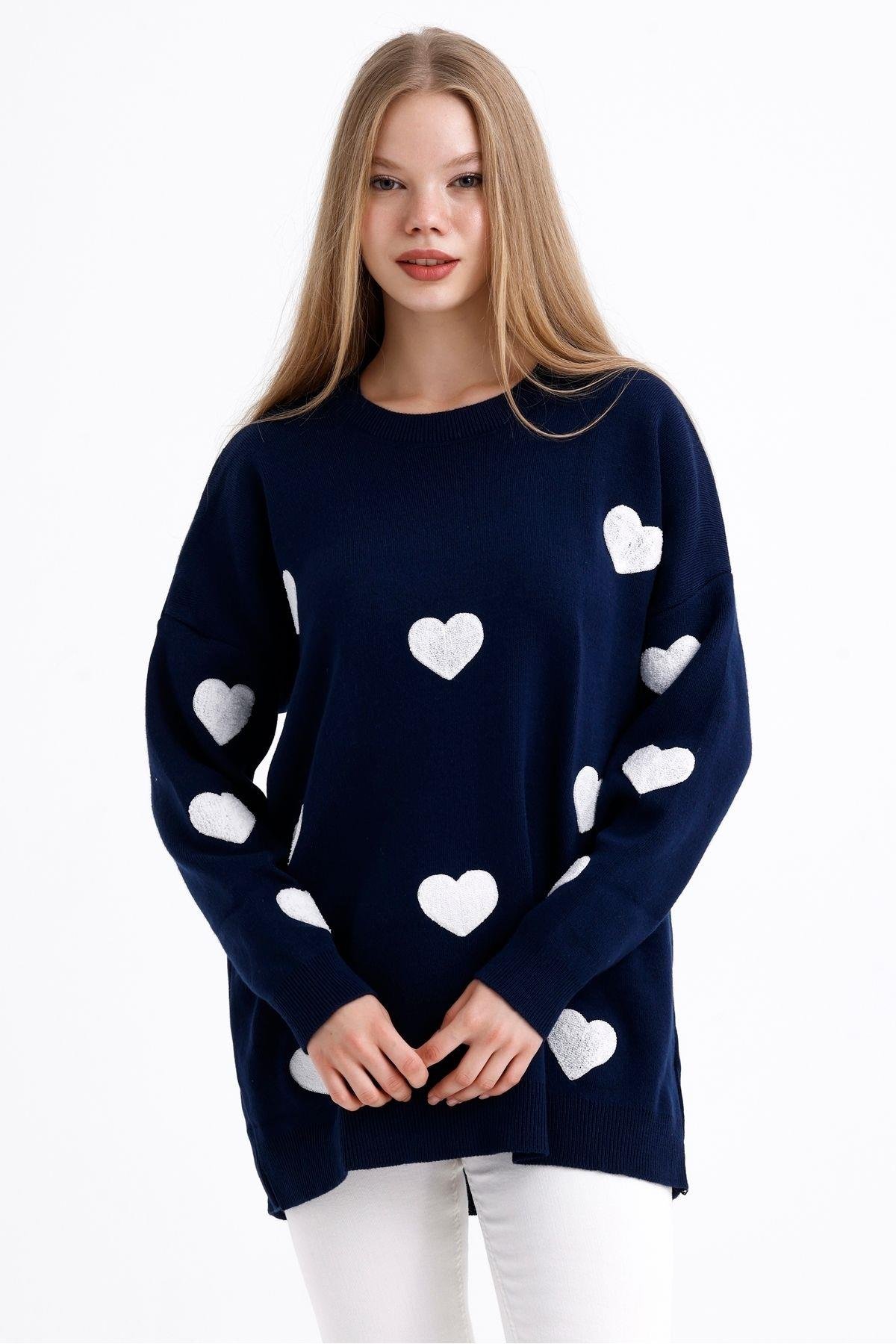 Kalp Desenli Bisiklet Yaka Oversize Triko Kazak - Lacivert