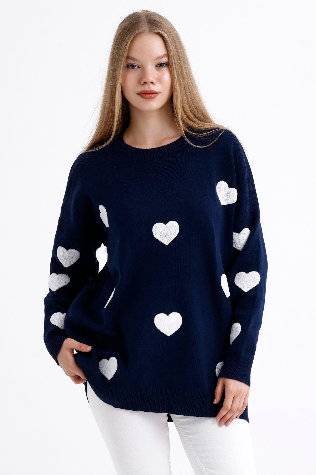 Kalp Desenli Bisiklet Yaka Oversize Triko Kazak - Lacivert