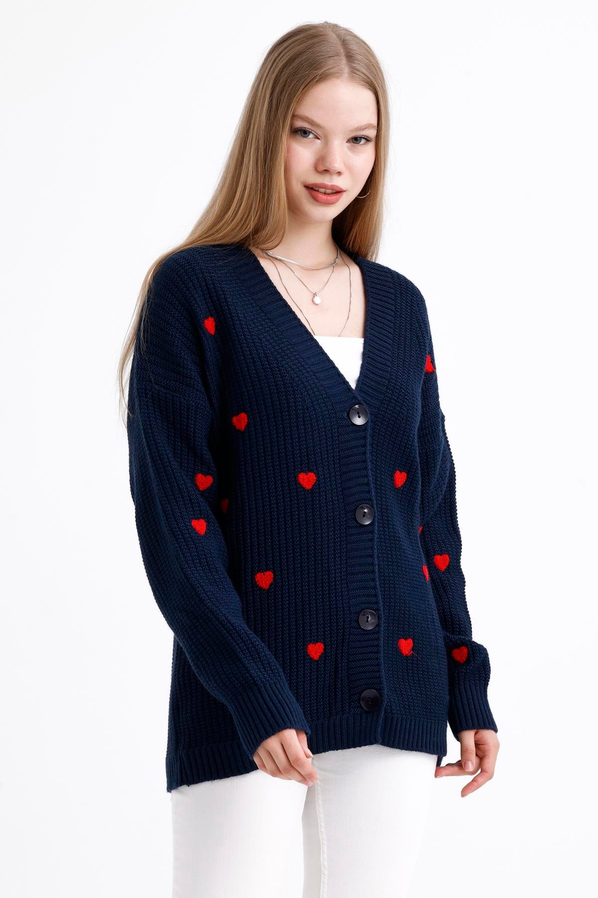 Kalp Nakışlı Düğmeli Oversize Triko Hırka - Lacivert