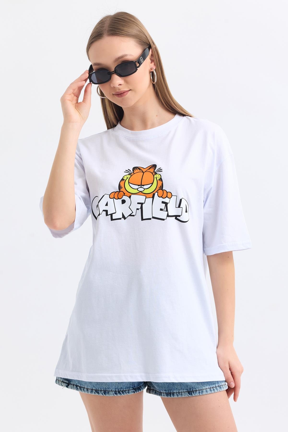 Ön Ve Sırt Garfield Family Baskılı Pamuklu Oversize Tişört - Beyaz