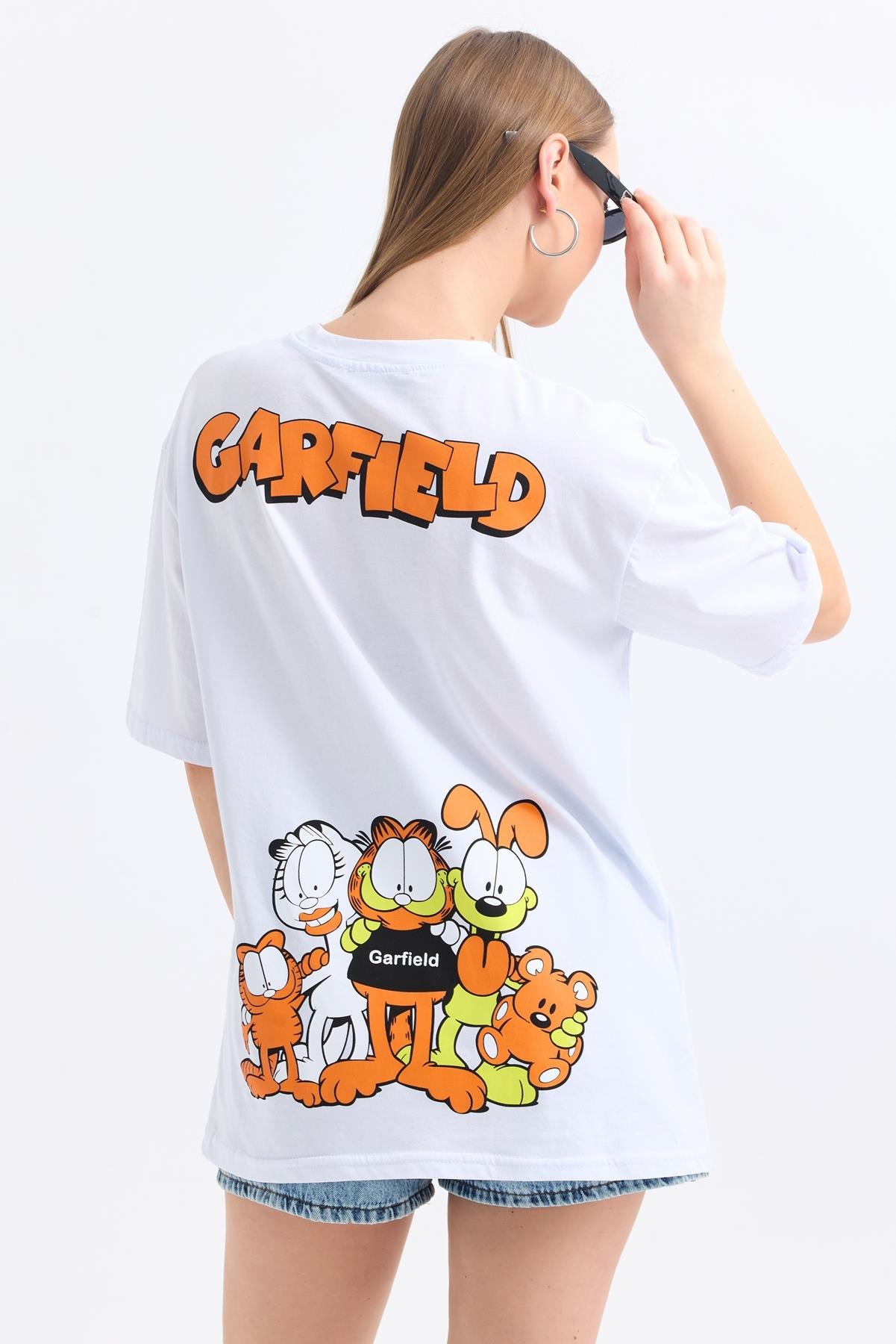 Ön Ve Sırt Garfield Family Baskılı Pamuklu Oversize Tişört - Beyaz