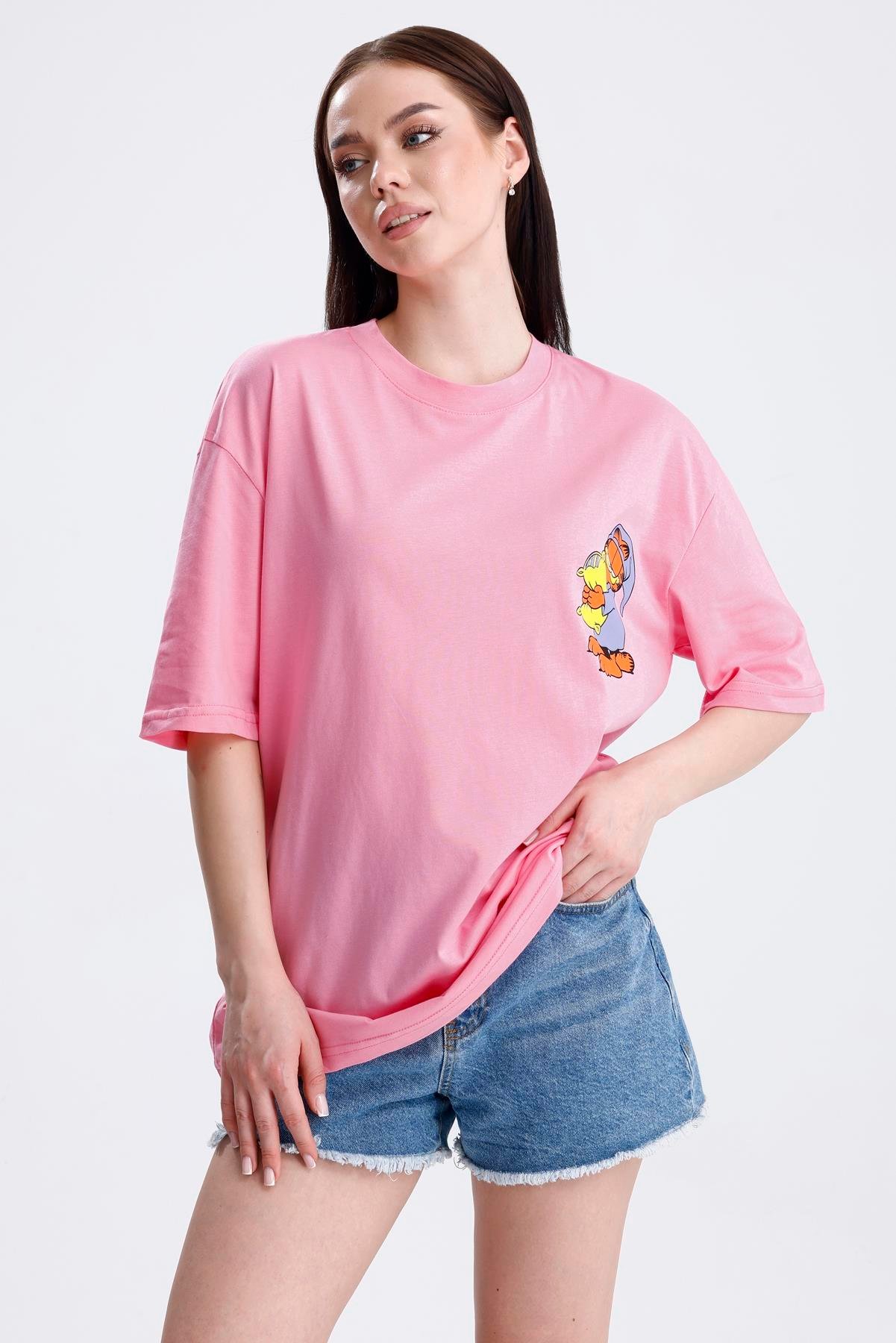 Ön Ve Sırt Uykucu Garfield Baskılı Pamuklu Oversize Tişört - Pembe