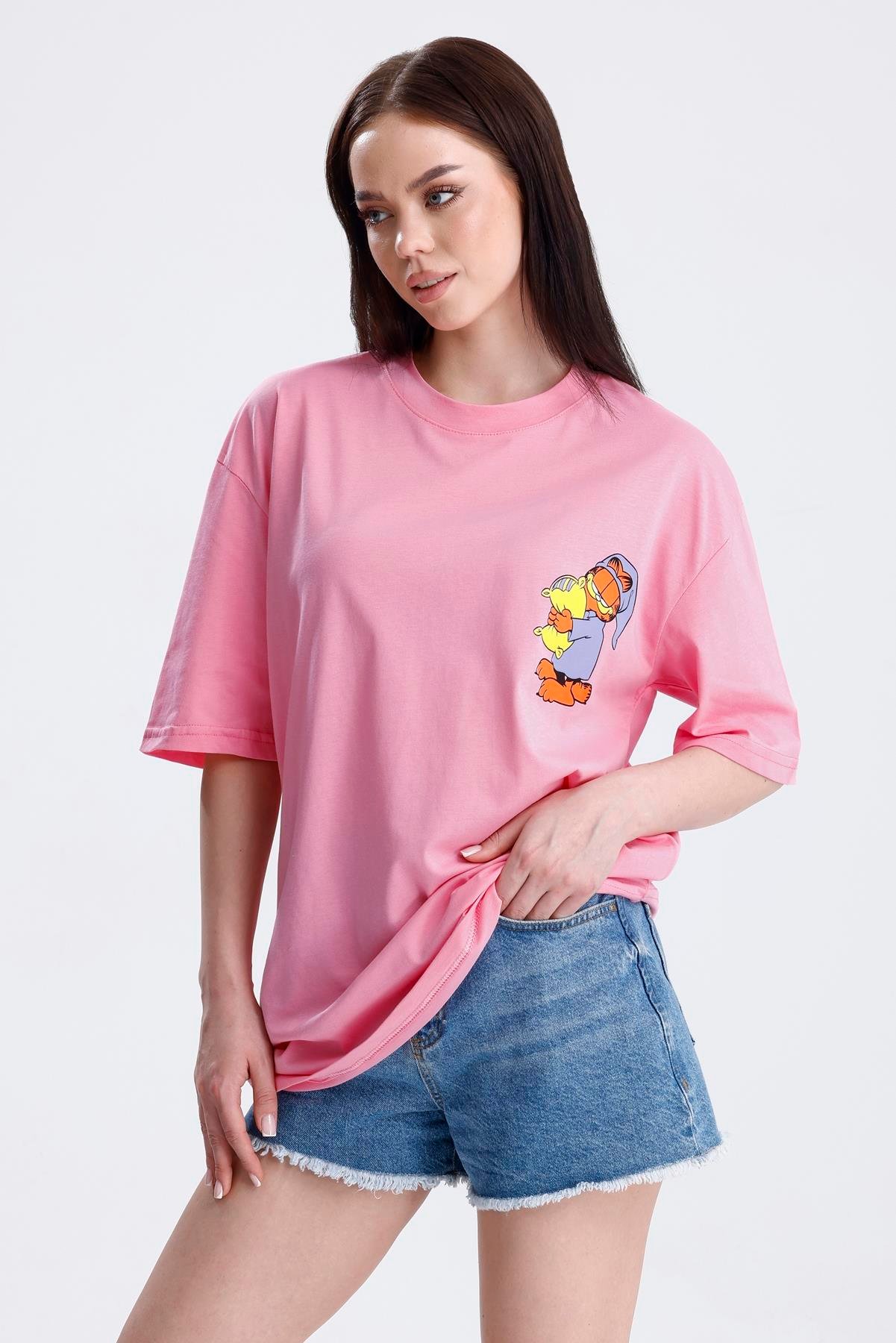 Ön Ve Sırt Uykucu Garfield Baskılı Pamuklu Oversize Tişört - Pembe