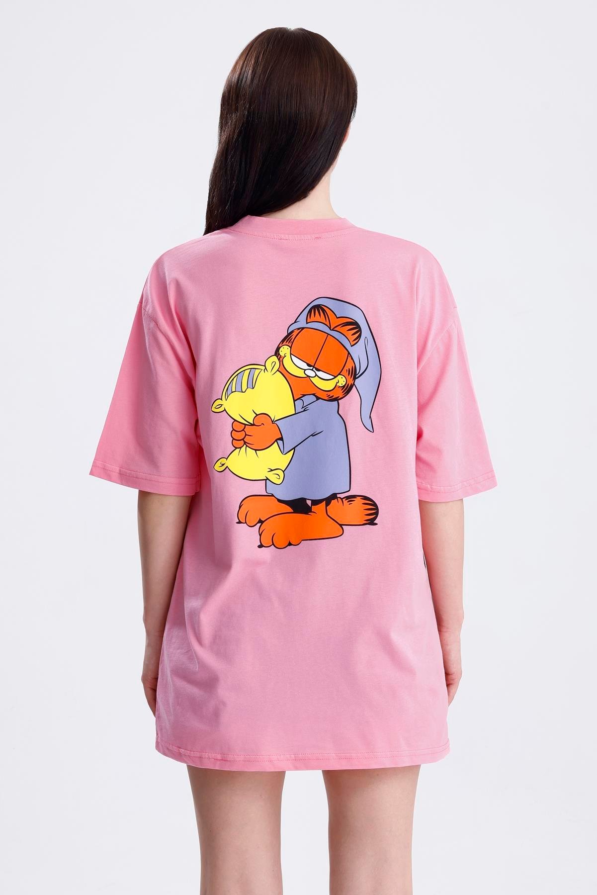 Ön Ve Sırt Uykucu Garfield Baskılı Pamuklu Oversize Tişört - Pembe