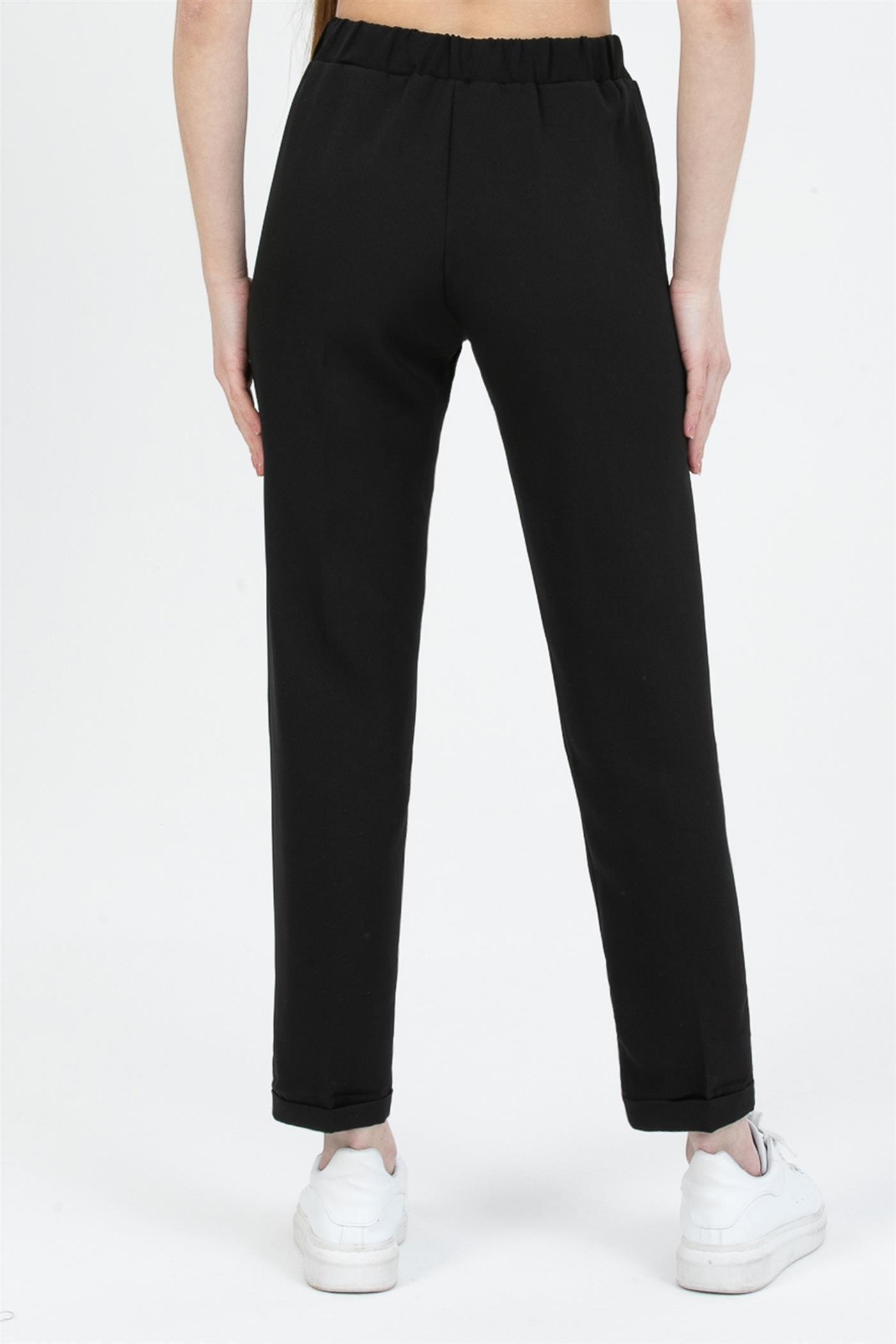 Önden Gizli Fermuarlı Pileli Duble Paça Cepli  Havuç Pantolon - Siyah  