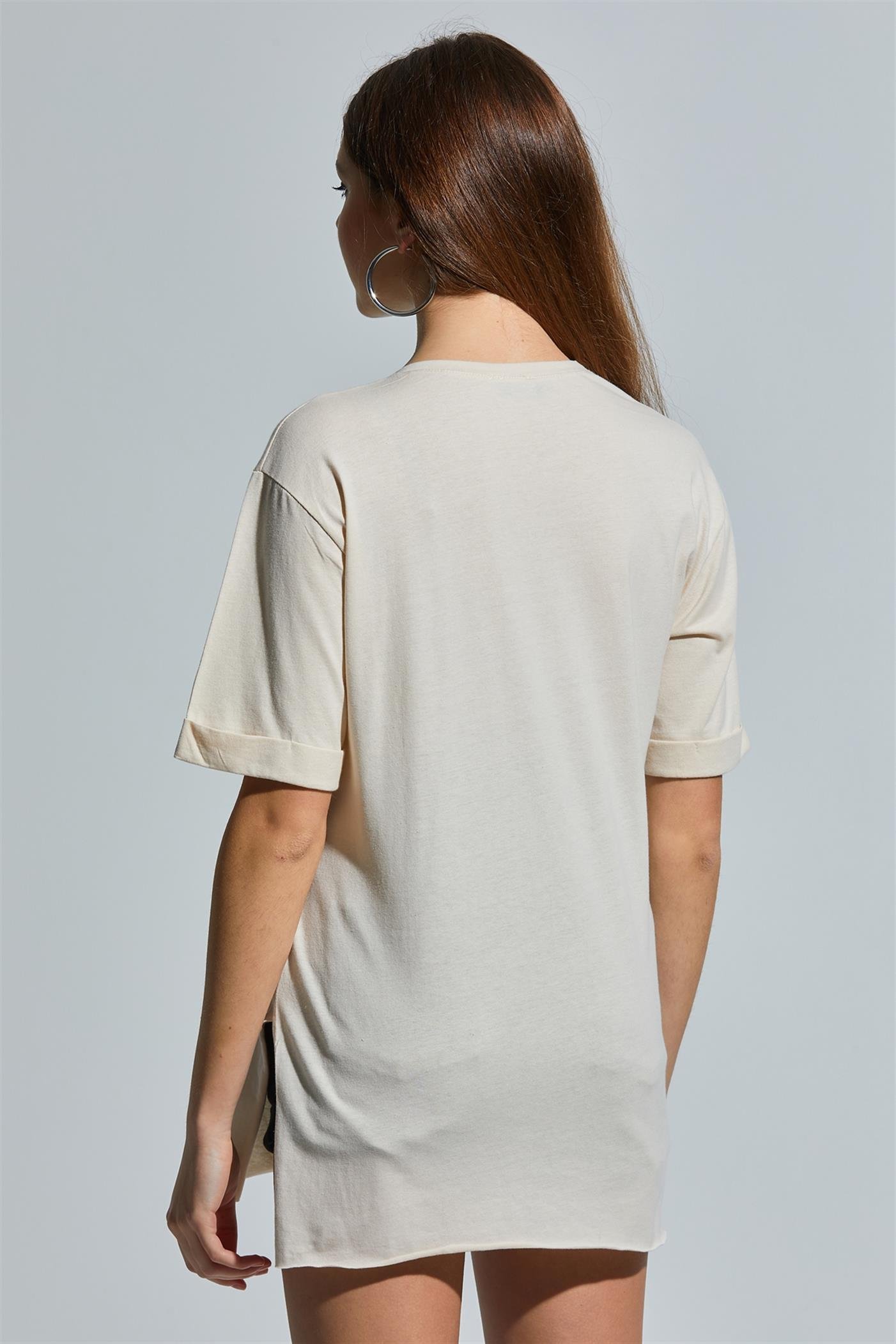 Önü Nakışlı Yırtmaçlı Oversize T-Shirt - Taş