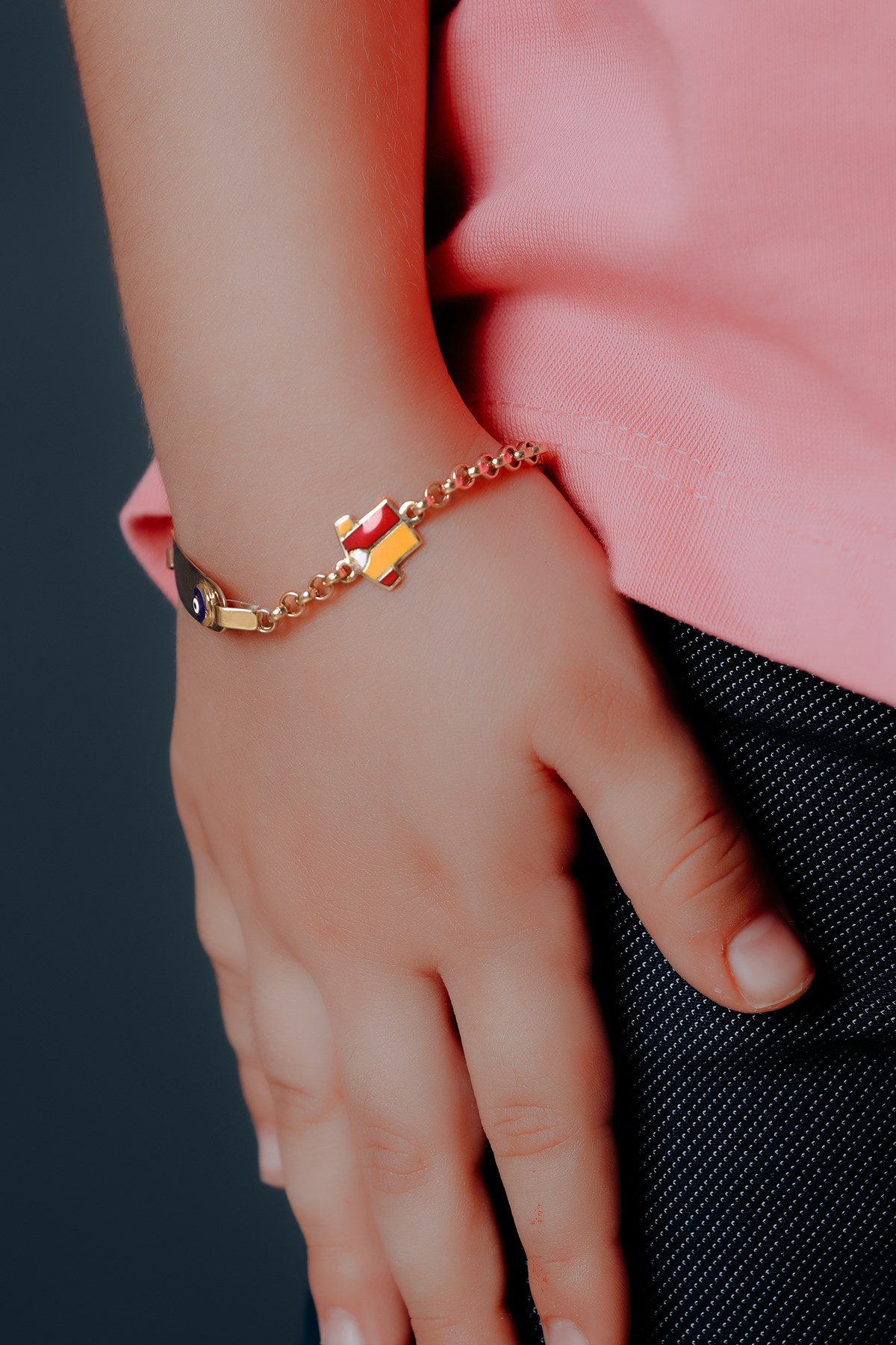 ALYANAKLAR GALATASARAY FORMA VE TOP FİGÜRLÜ SARI ALTIN ÇOCUK BİLEKLİK Altın Çocuk Bileklikleri